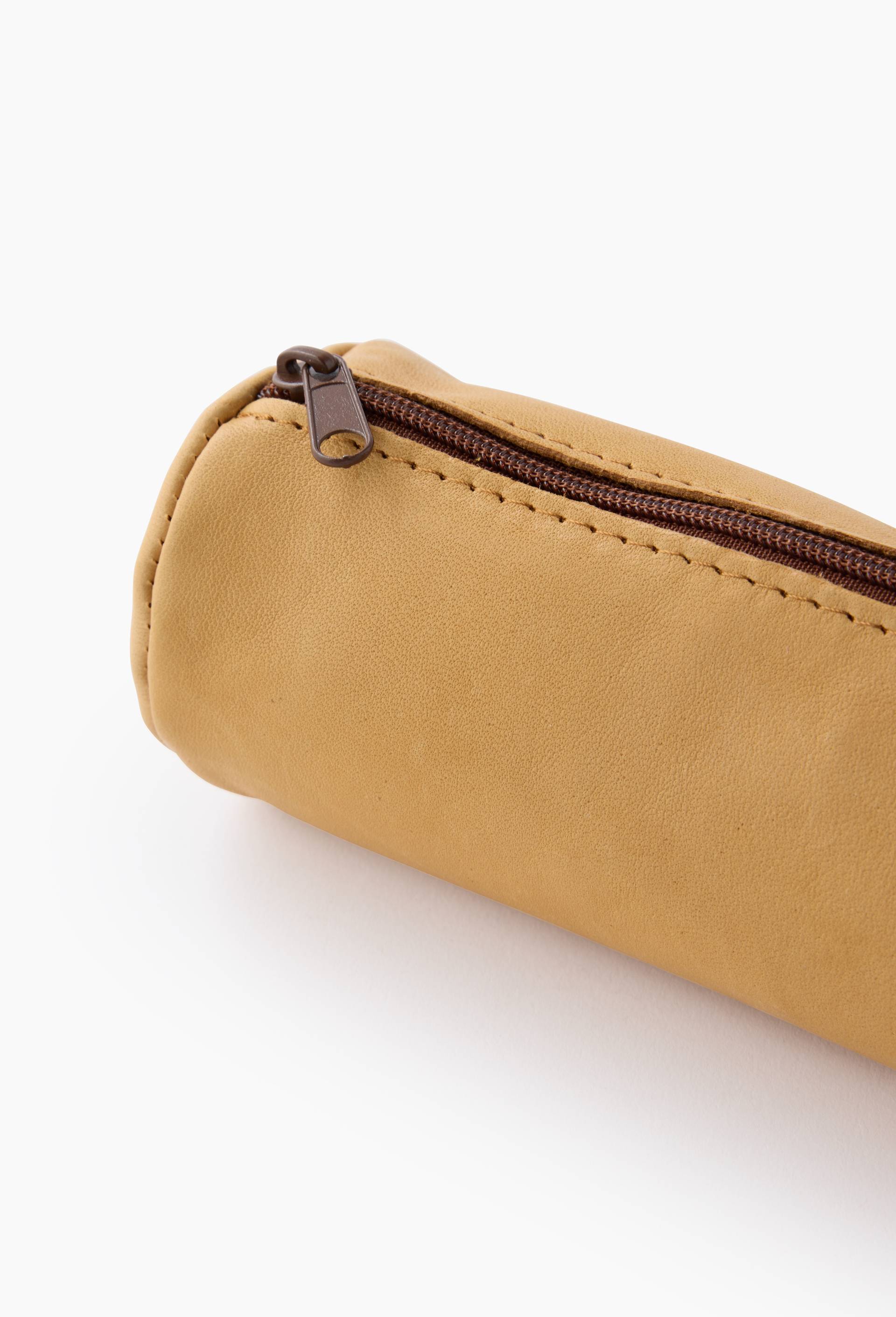 Trousse ronde en cuir, , large image number 1