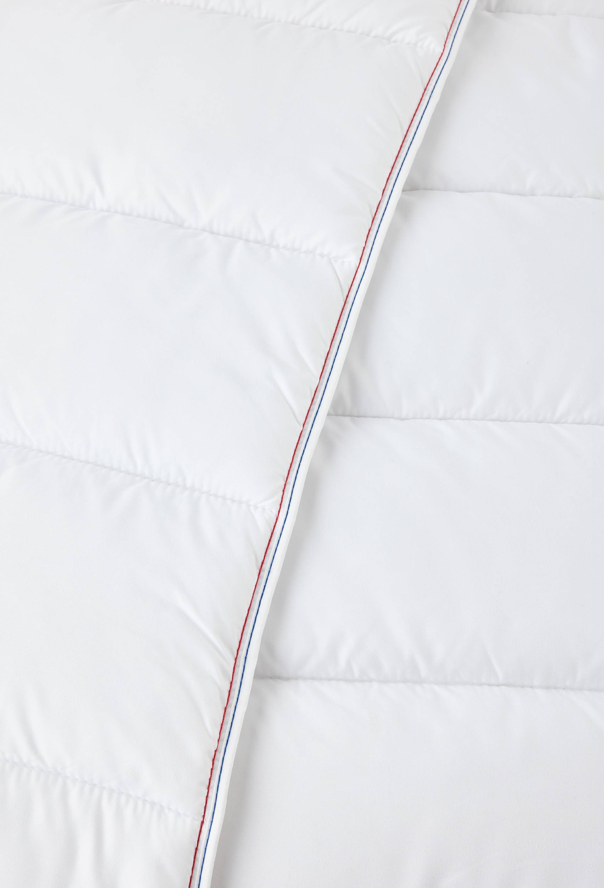 Couette Green the touch &reg;, 240x220cm, traitement anti punaises de lit & anti acariens, , large image number 1.0