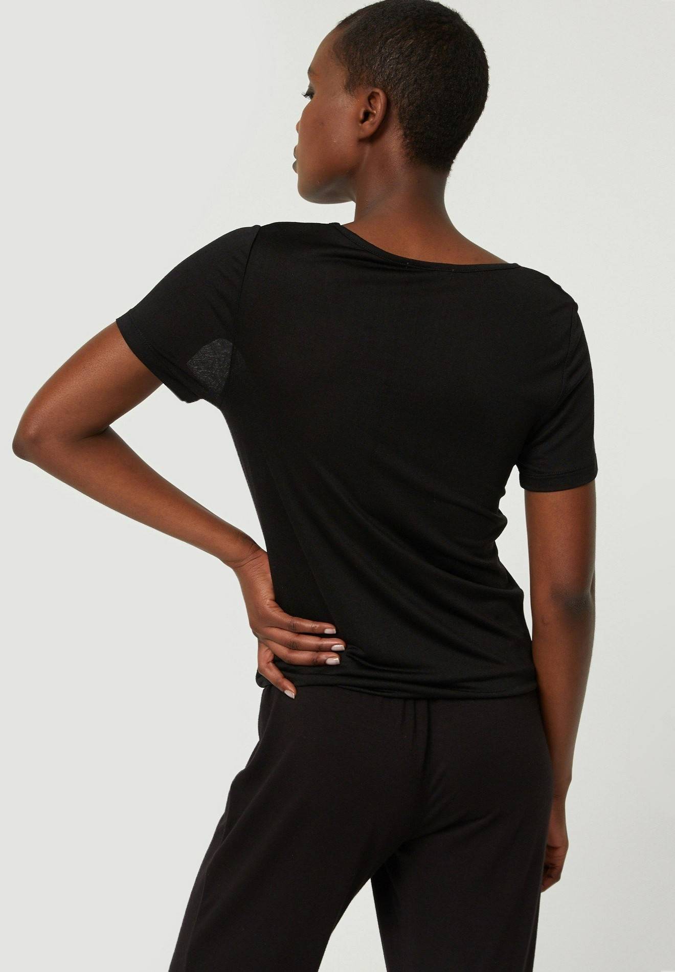 Tshirt manches courtes contenant de la soie, Noir, large image number 4.0