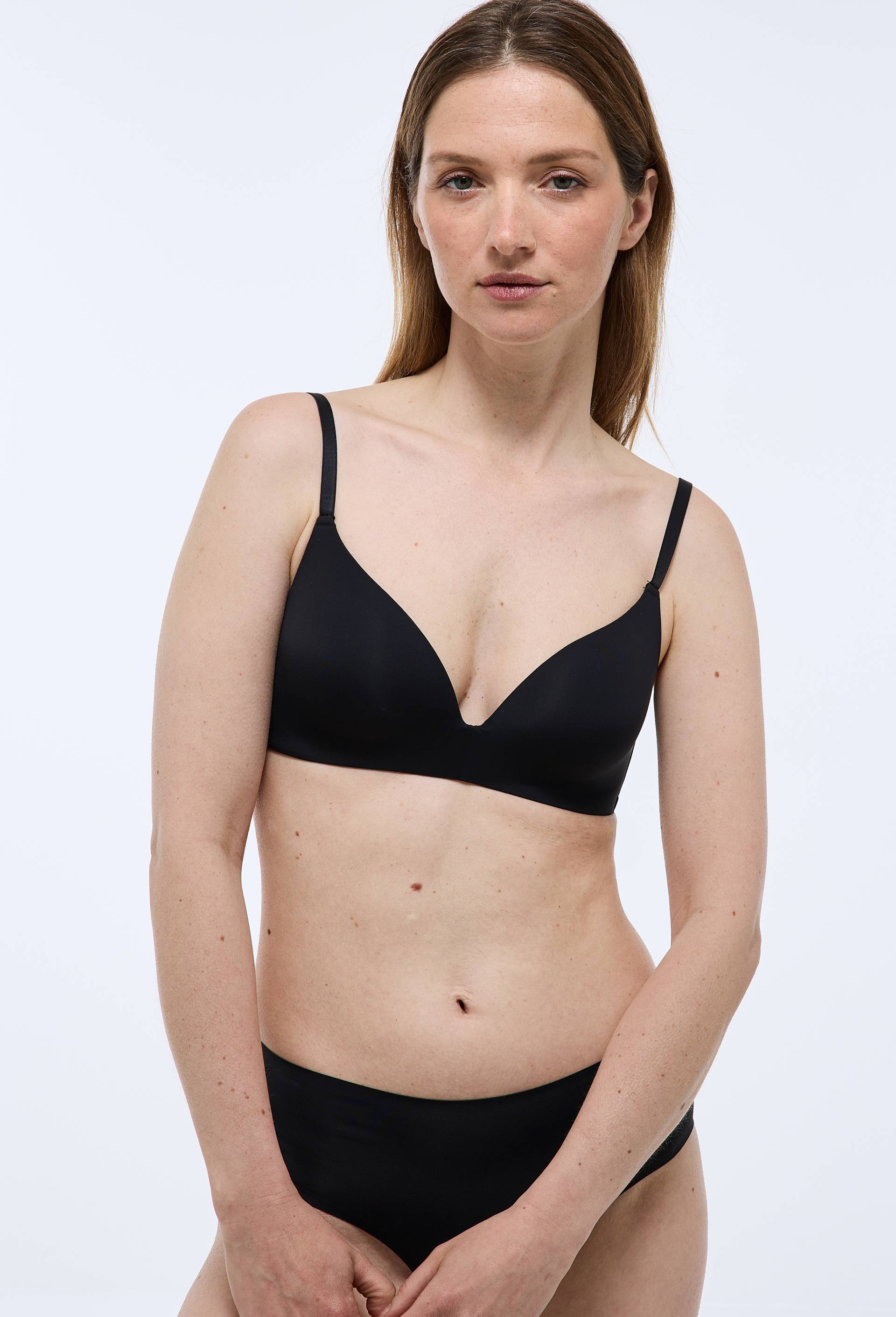 Soutien-gorge triangle moul&eacute; invisible ALEXIA en microfibre, Noir, large image number 0