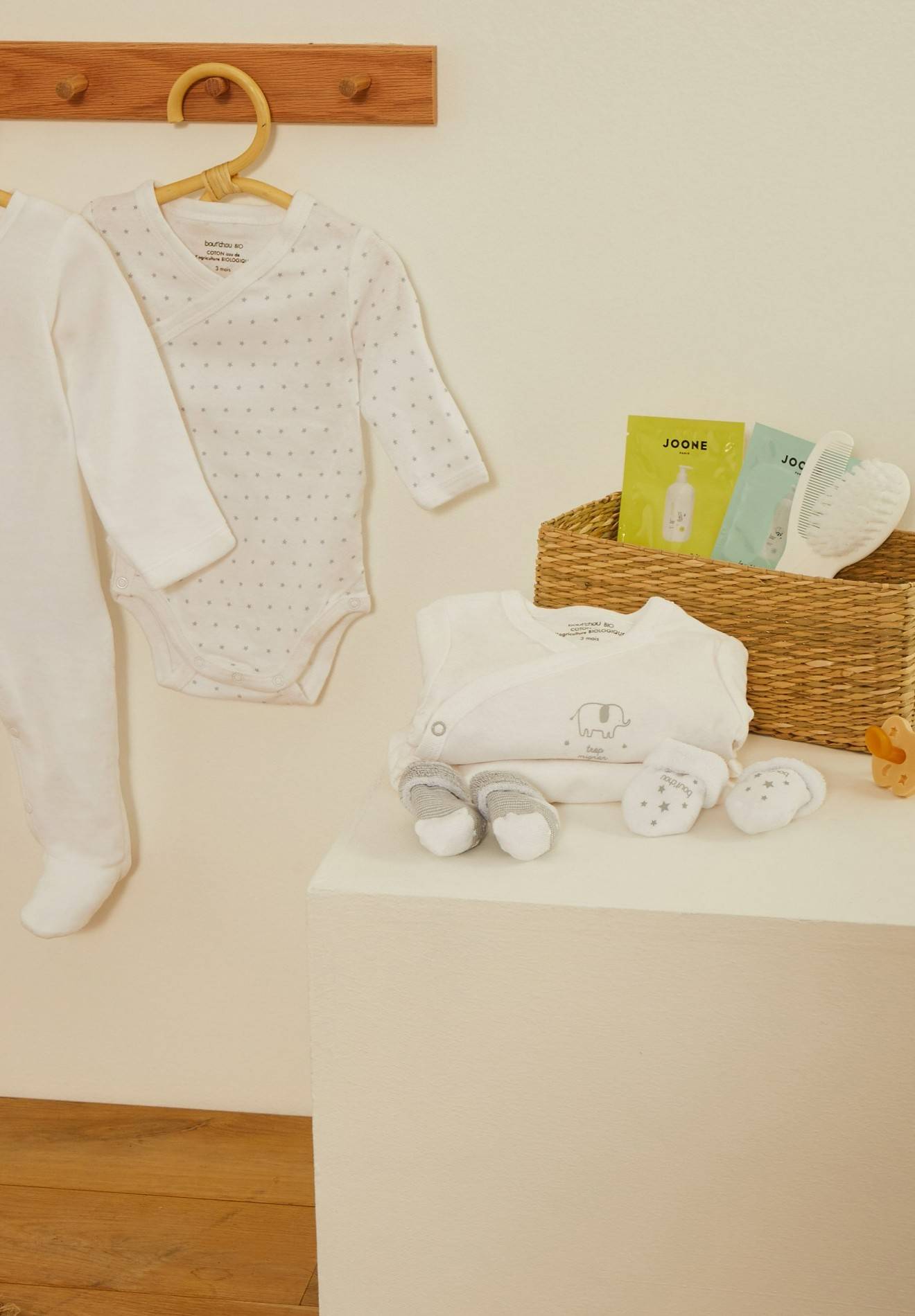 Box maternité avec des produits contenant du coton BIO, certifié OEKO-TEX, Blanc, large image number 2