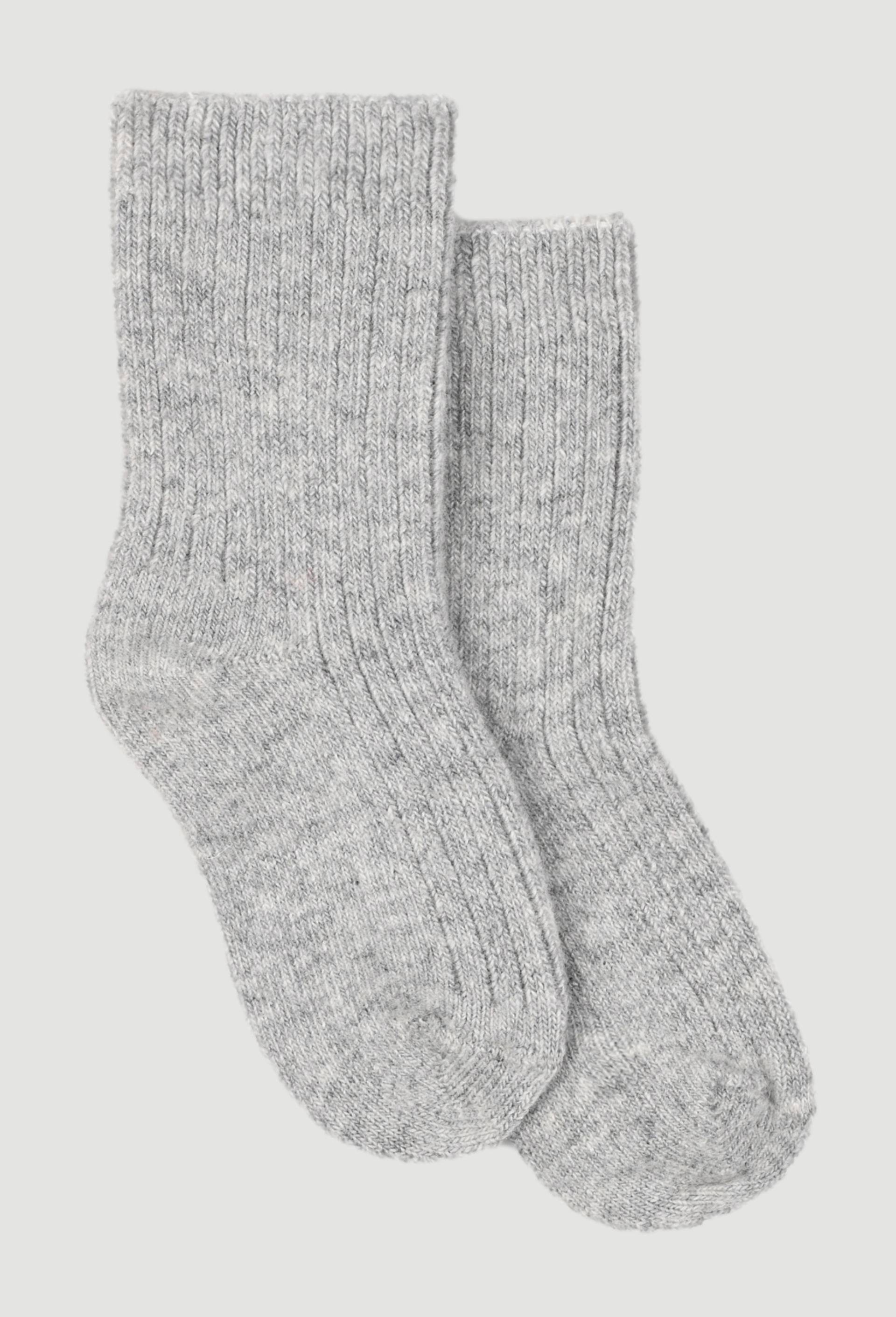 Paire de chaussettes contenant du cachemire et de la laine, Gris, swatch image