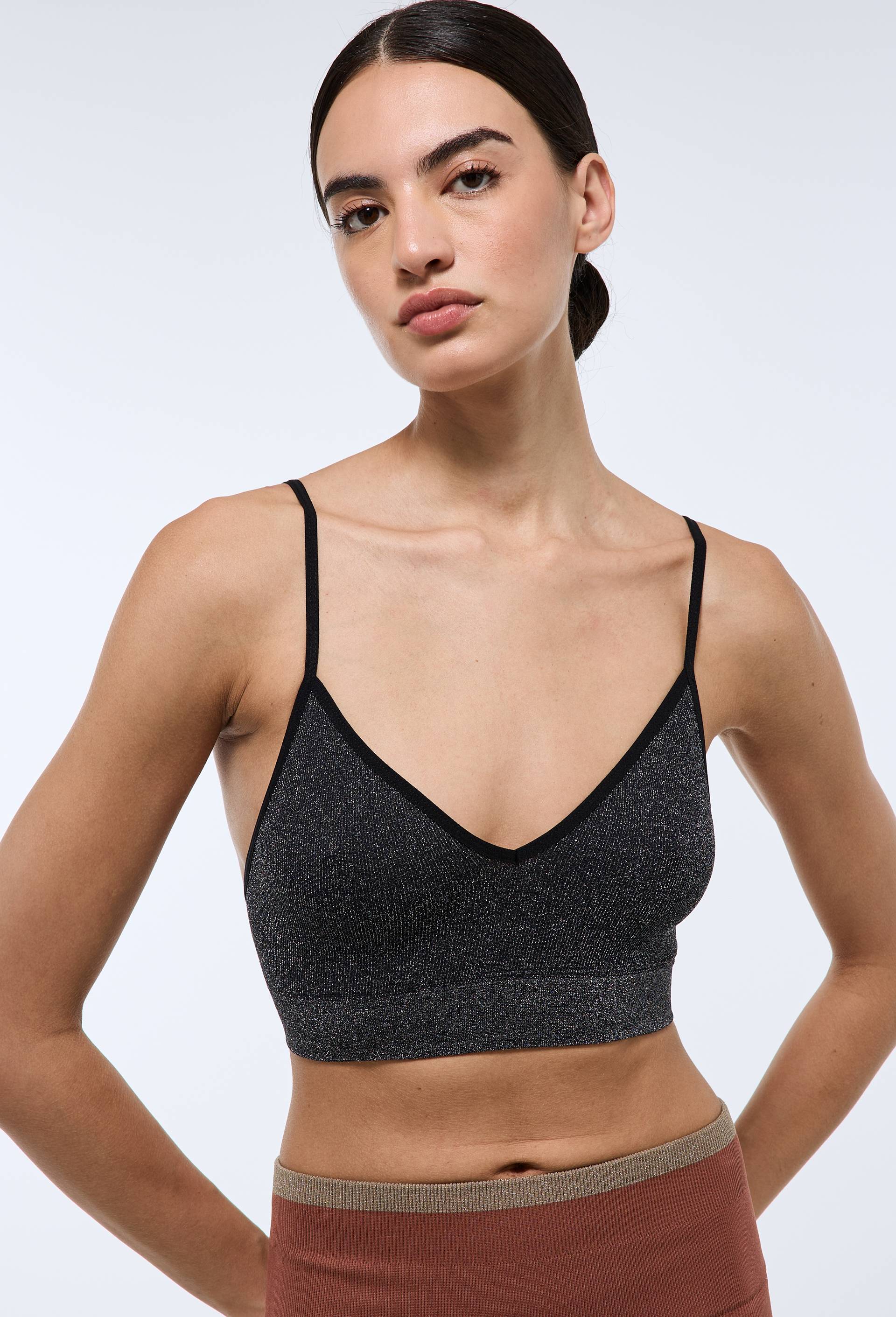 Lot de 2 brassi&egrave;res sans coutures avec fils m&eacute;tallis&eacute;s, Noir, large image number 3