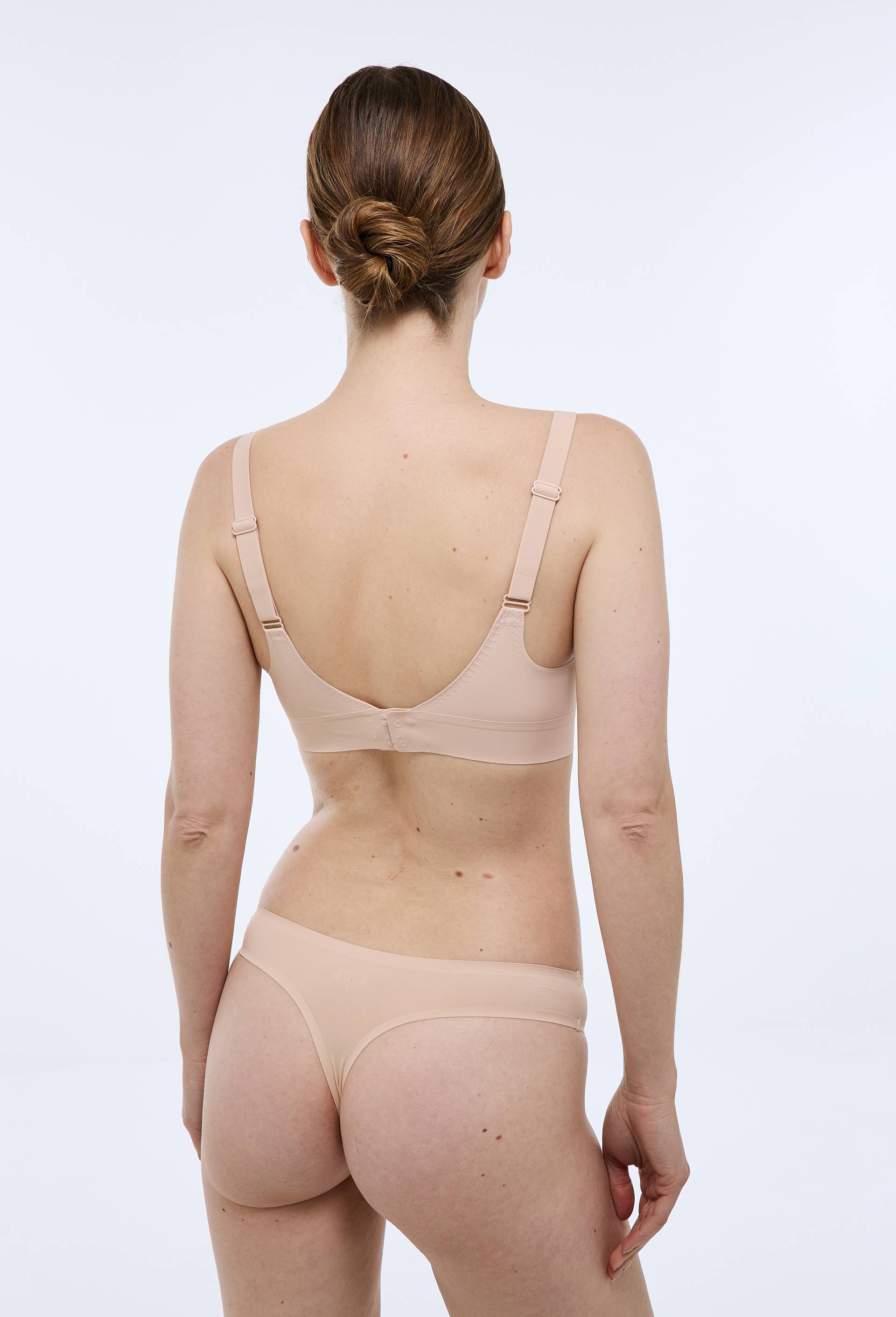 Brassi&egrave;re confort col V  en microfibre avec coques amovibles et agrafage dos, Rose clair, large image number 1