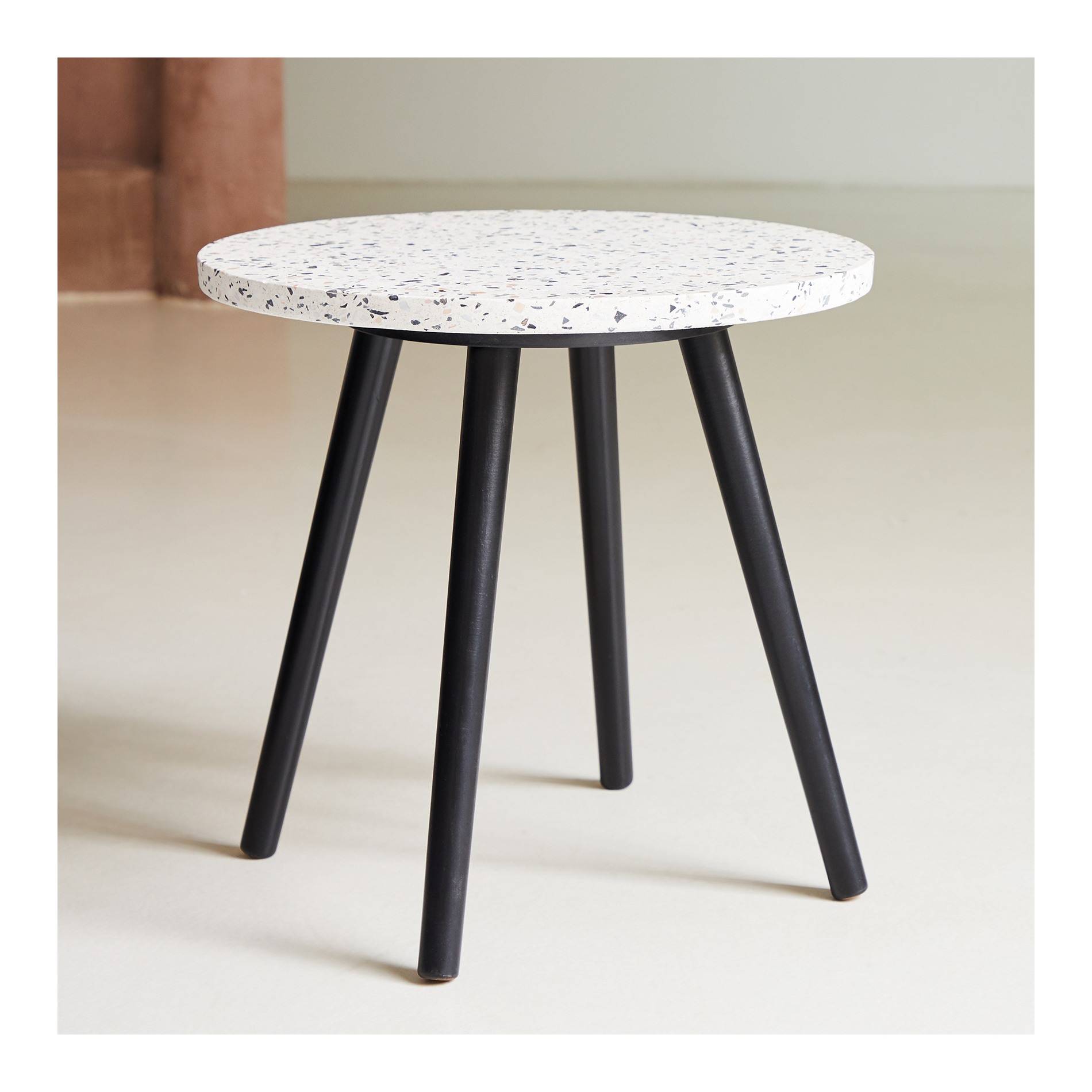 Table en terrazzo noire, Blanc, large image number 1.0