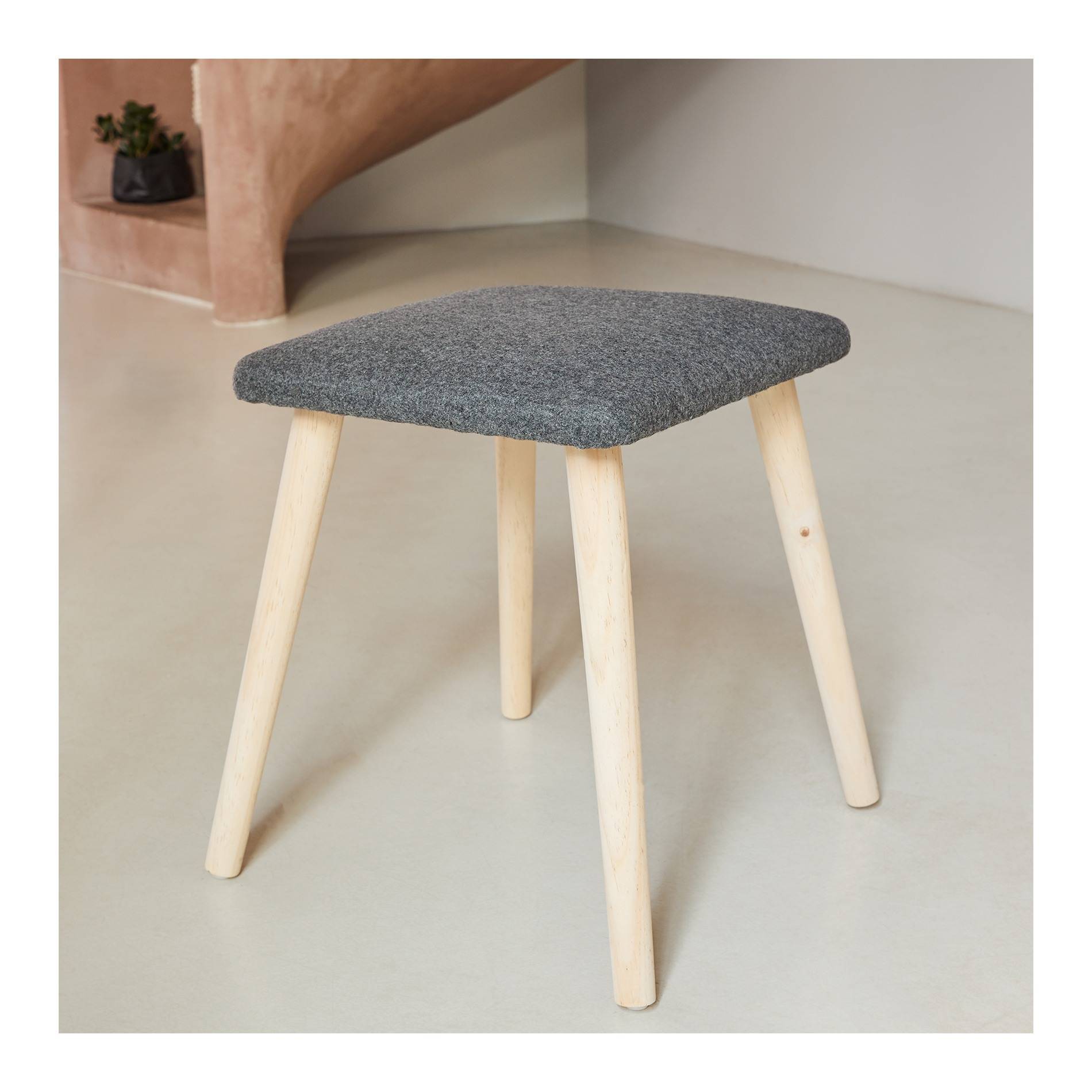 Tabouret en bois clair et feutrine, Argent, large image number 0