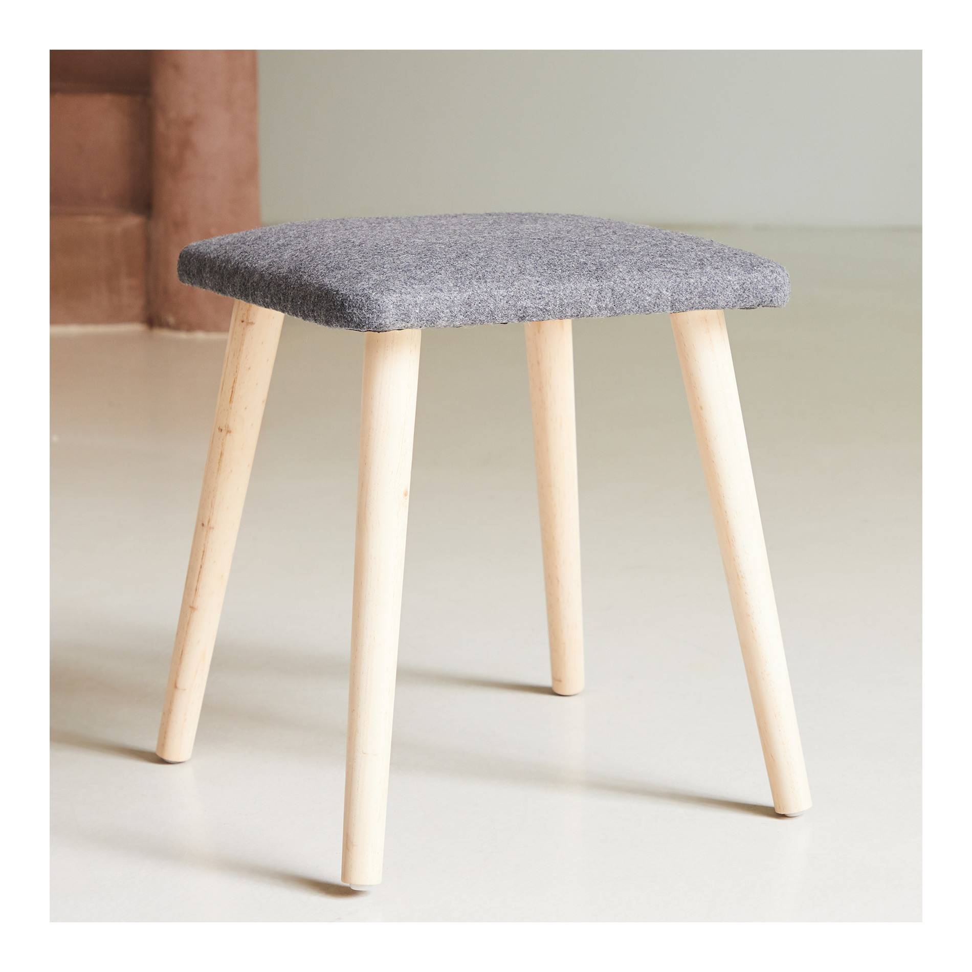 Tabouret en bois clair et feutrine, Argent, large image number 1