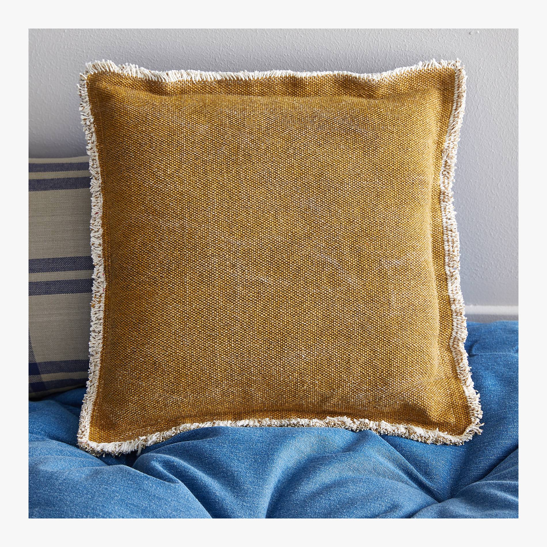 Coussin délavé à franges, Chocolat, large image number 0.0