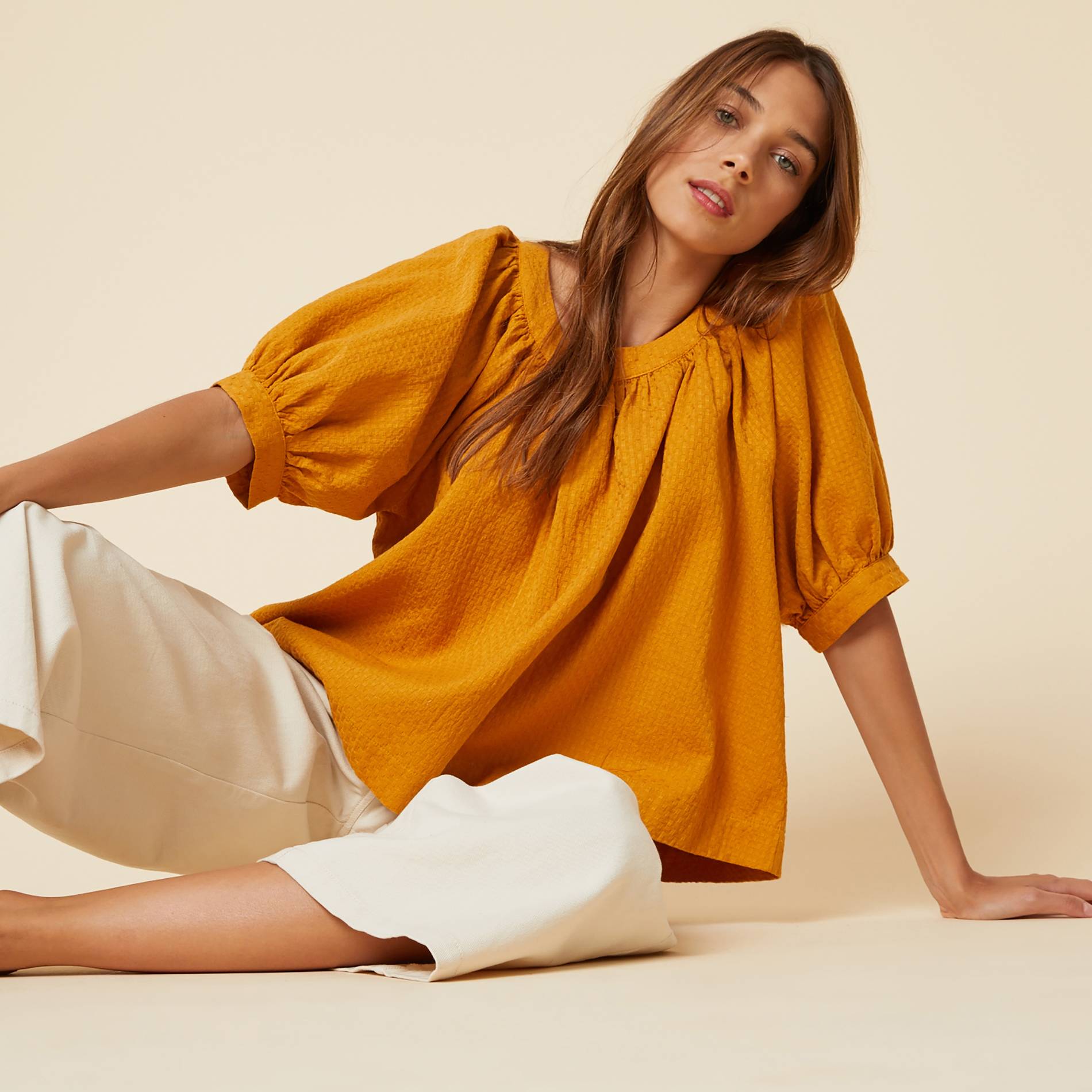 Blouse manches courtes col V unie, Safran, large image number 0