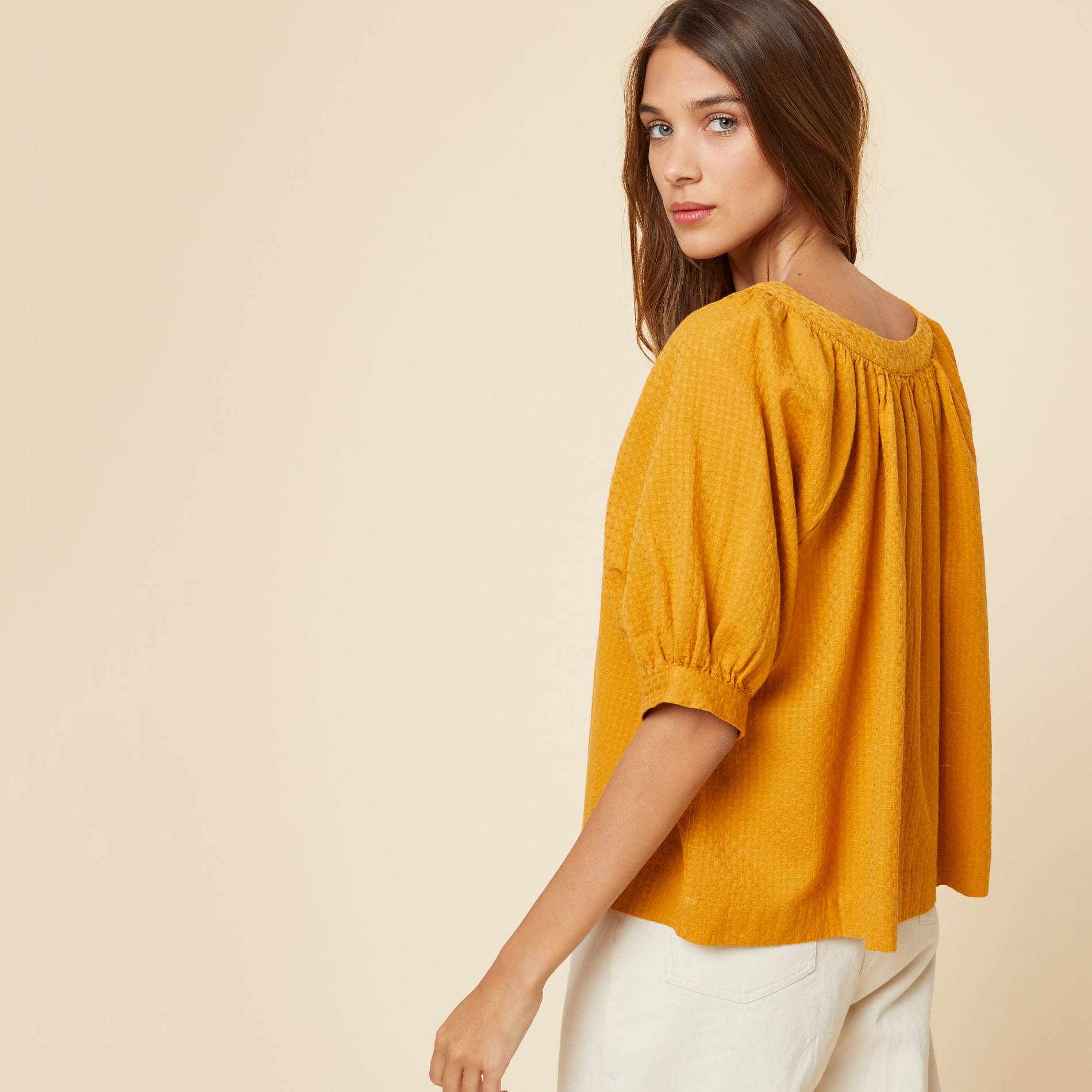 Blouse manches courtes col V unie, Safran, large image number 1