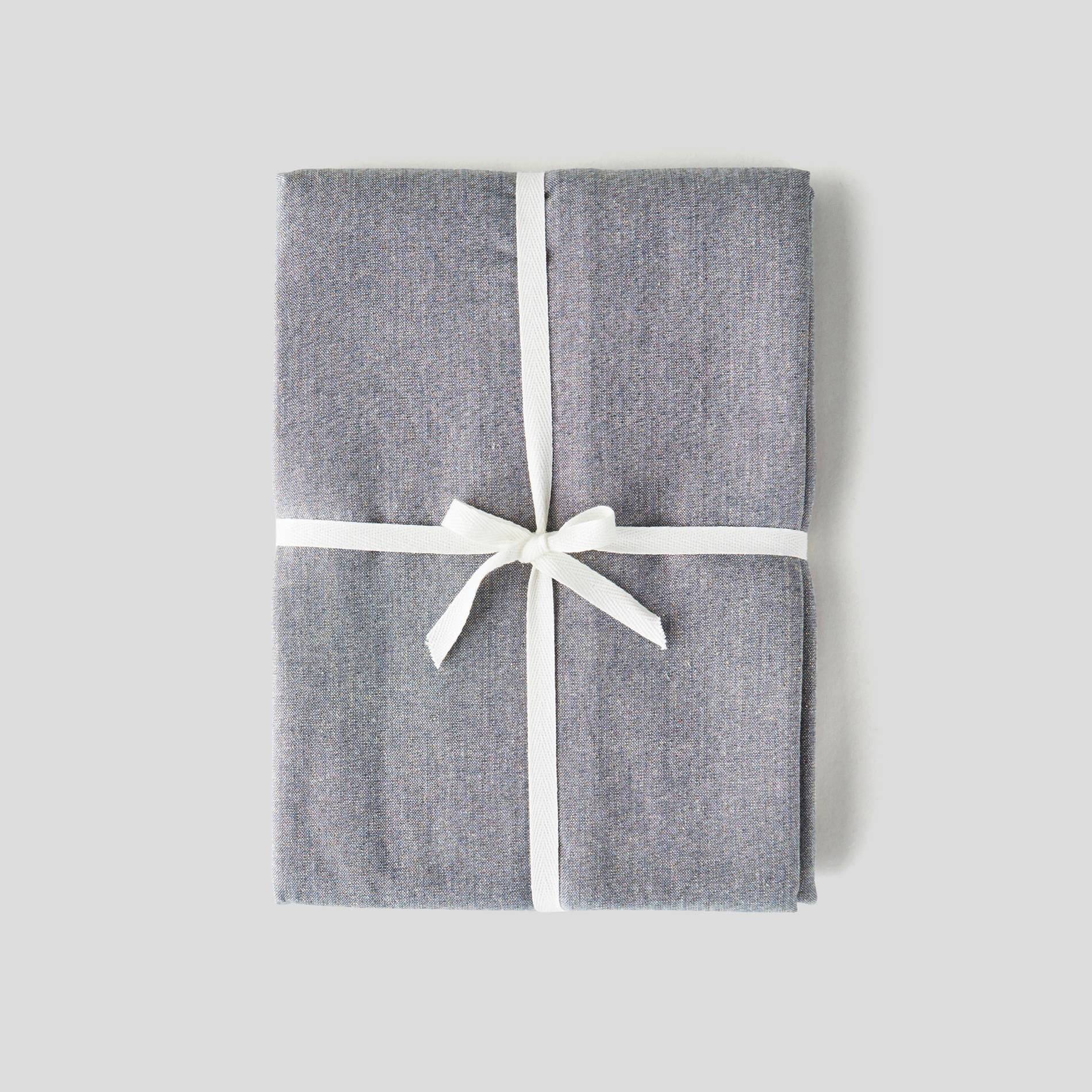 Nappe carrée avec fils dorés, 170x170cm, Gris clair, large image number 0