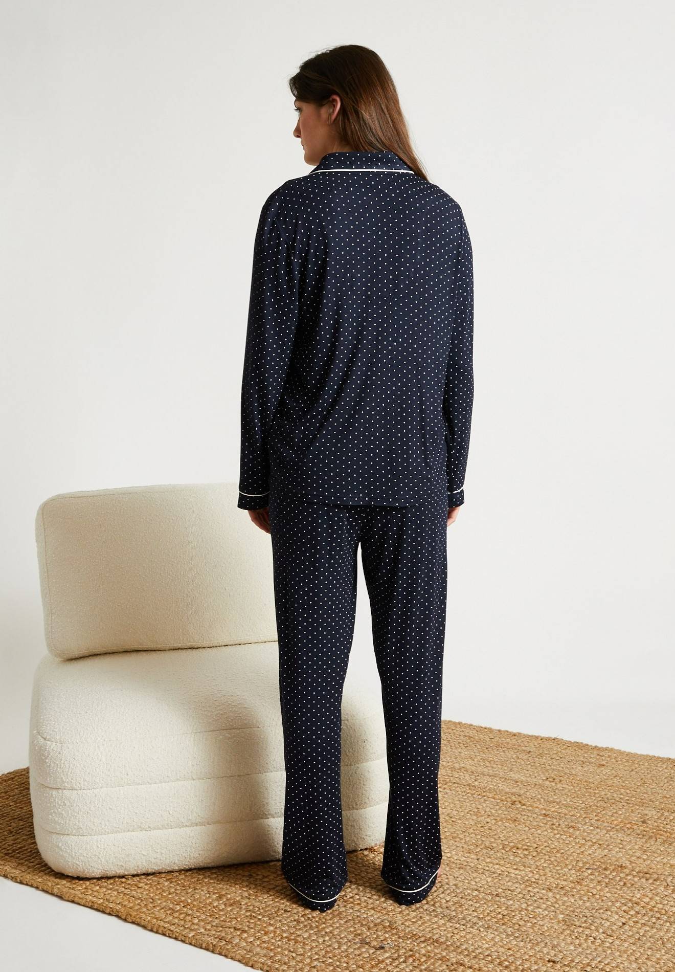Pyjama col tailleur à pois en viscose ECOVERO, Bleu foncé, large image number 4