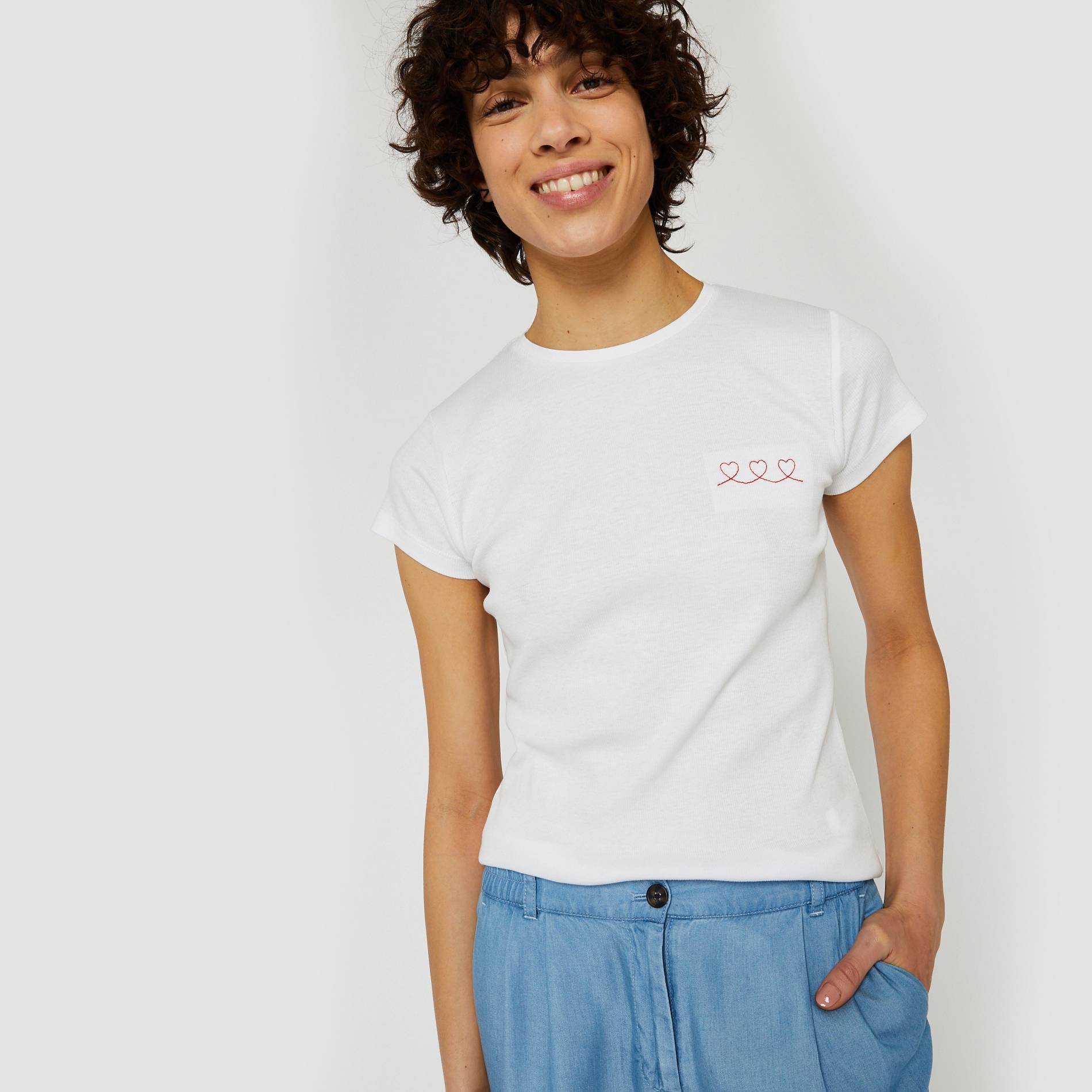 T-shirt côtellé coton BIO à message brodé, Blanc, large image number 0