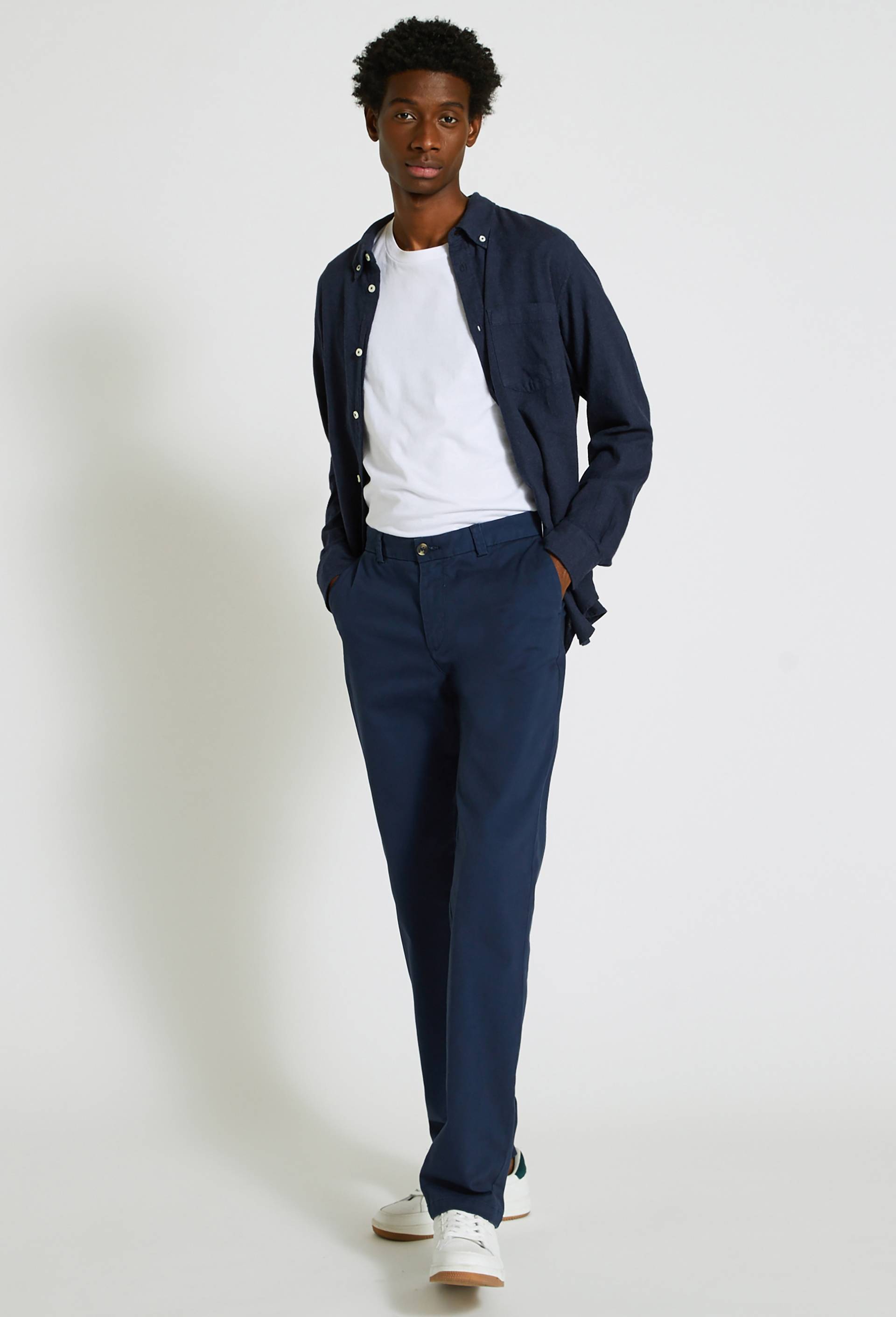 Pantalon chino straight en coton BIO, BLEU, large image number 0