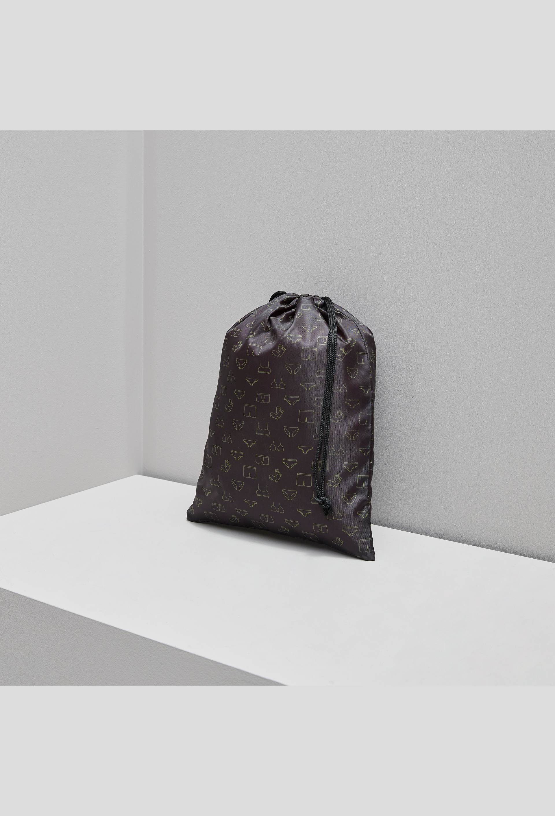 Pochon sous-vêtements, 14 x 8 cm, nylon recyclé, Noir, large image number 0.0