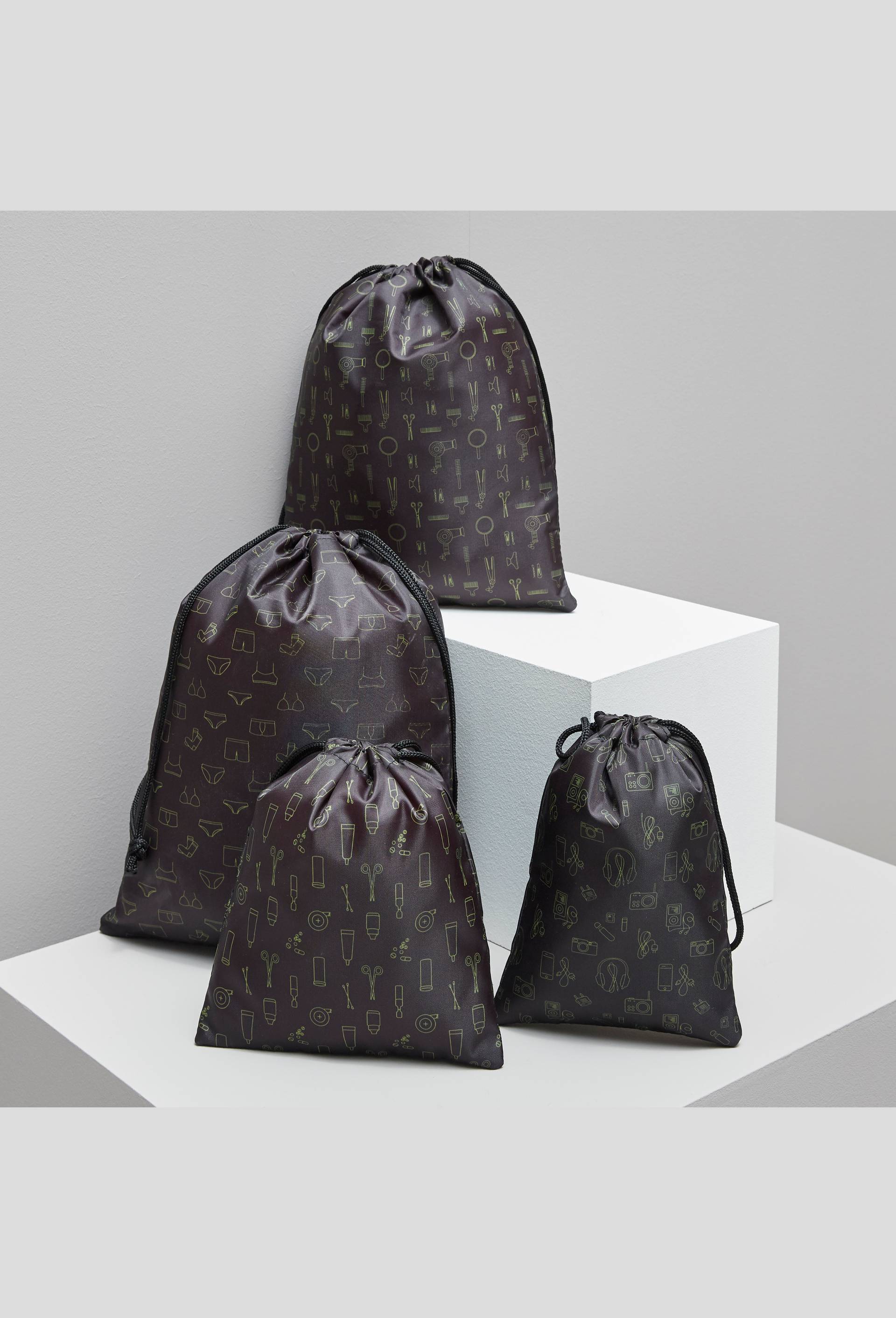 Pochon sous-vêtements, 14 x 8 cm, nylon recyclé, Noir, large image number 1