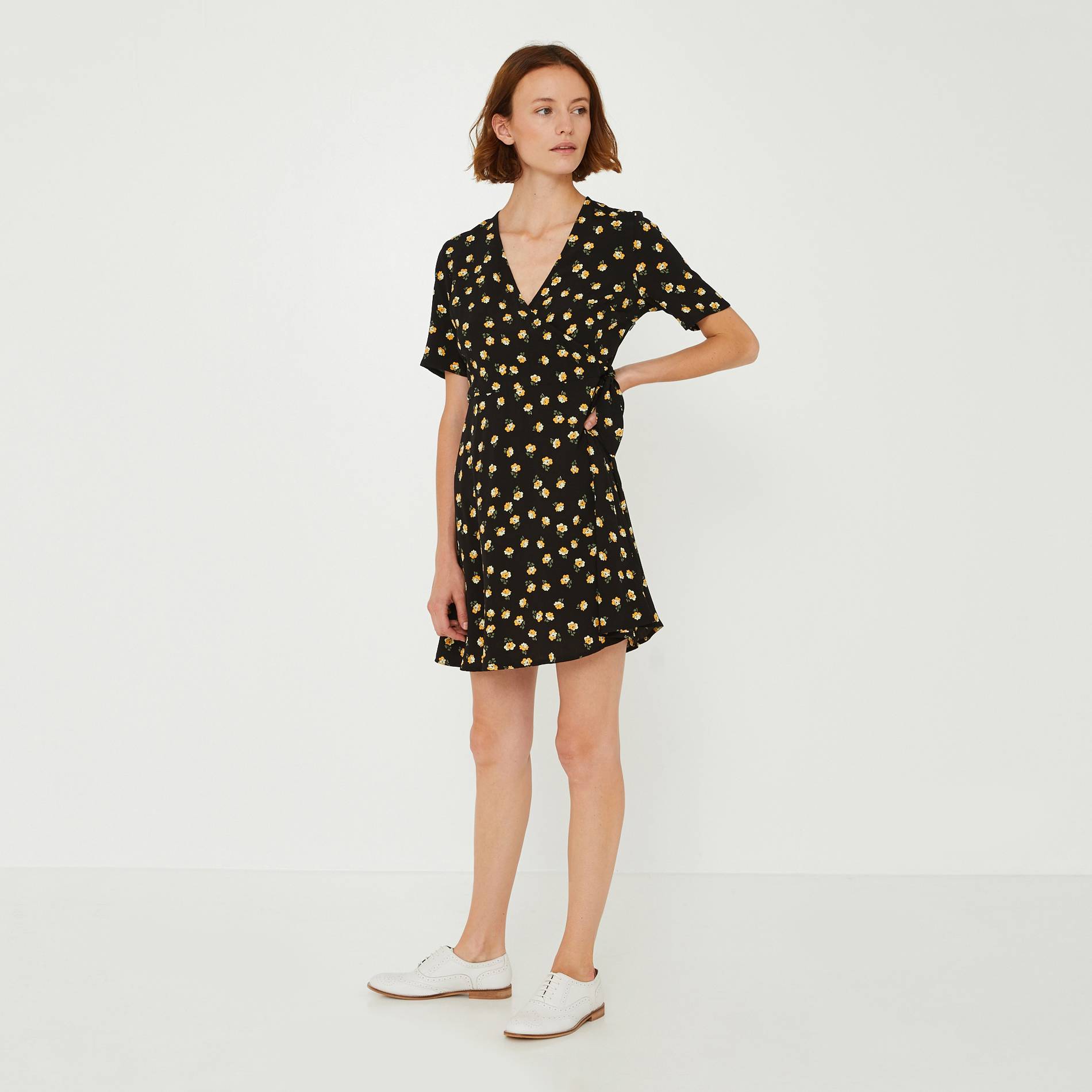 Robe courte cache-coeur imprimé floral, Noir, large image number 0