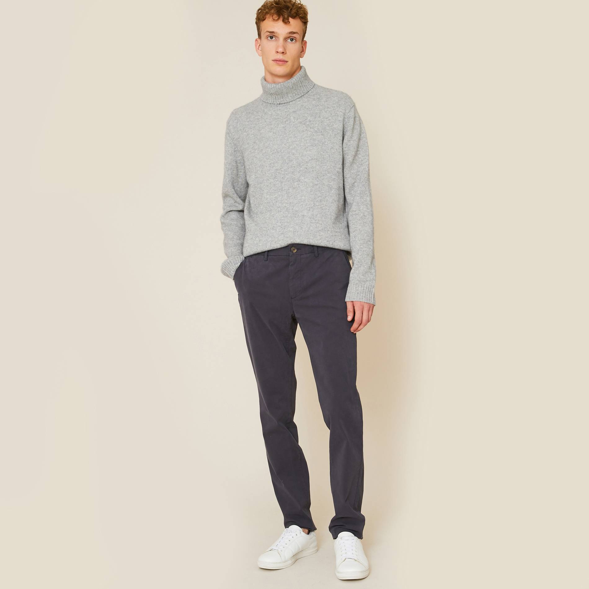 Pantalon chino coupe slim en coton BIO, Bleu marine, large image number 0
