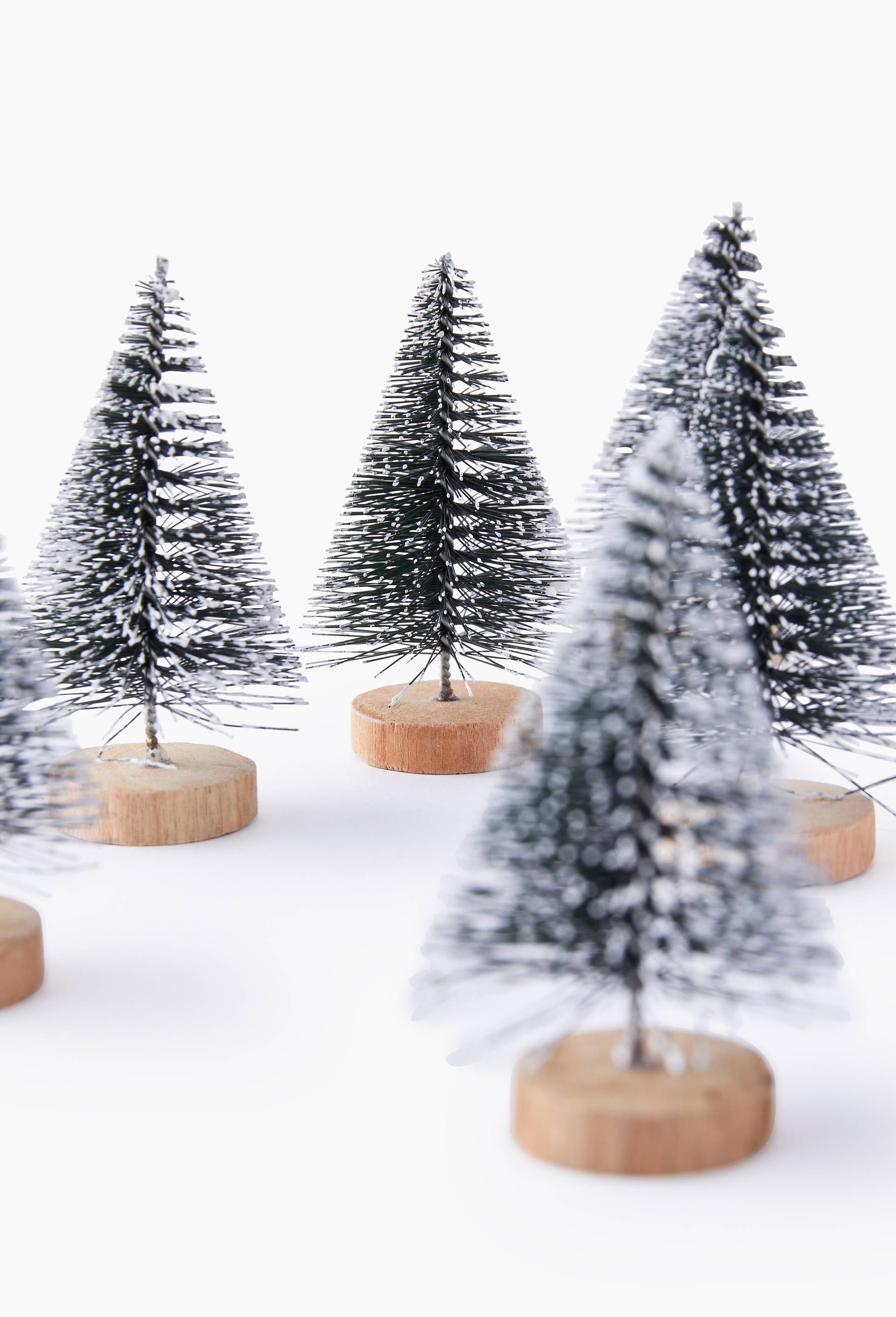 Boite de 6 mini sapins, 6cm, en plastique, Vert, large image number 1.0