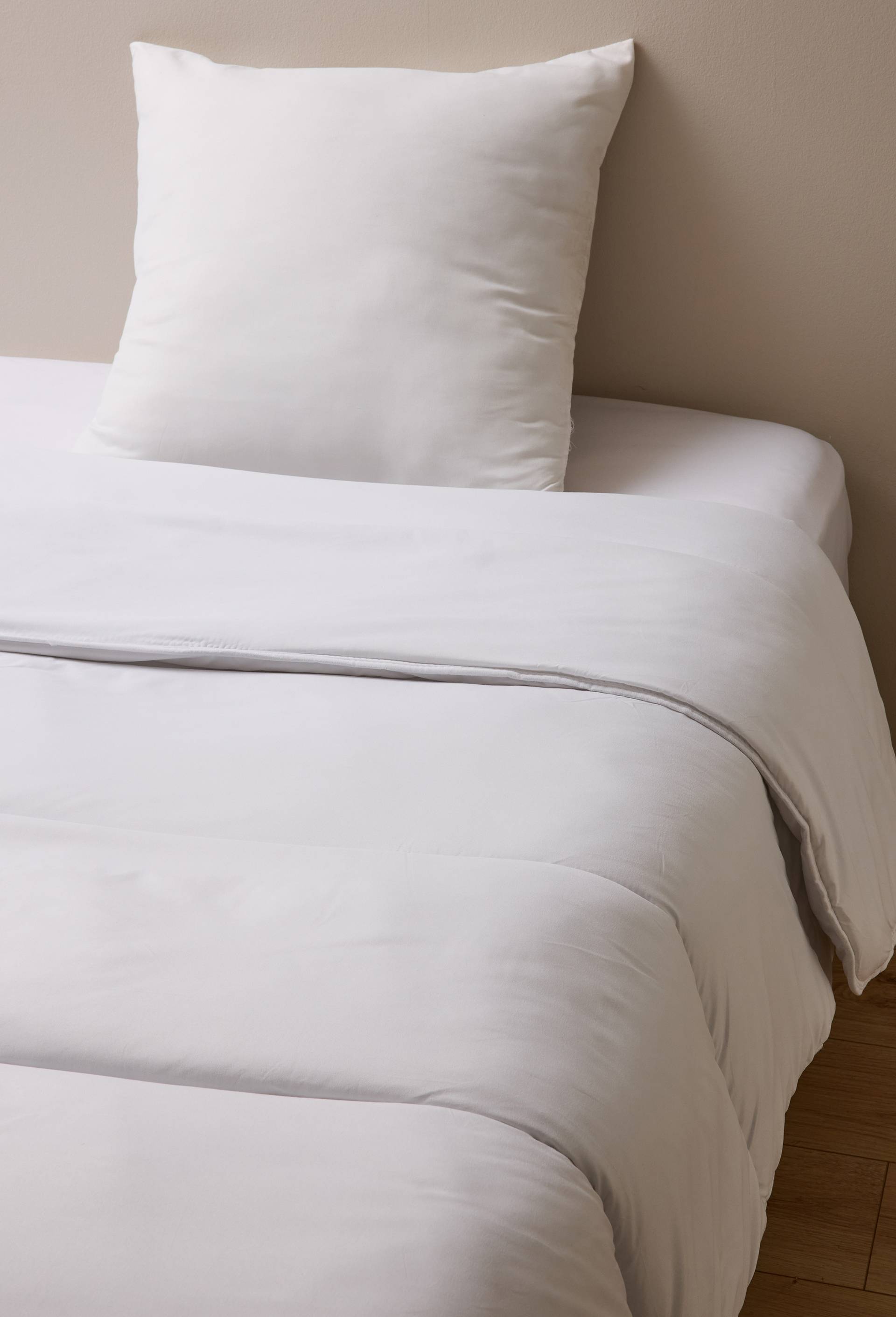 Couette microfibre, 140x200cm, 100% polyester, Blanc, large image number 0.0