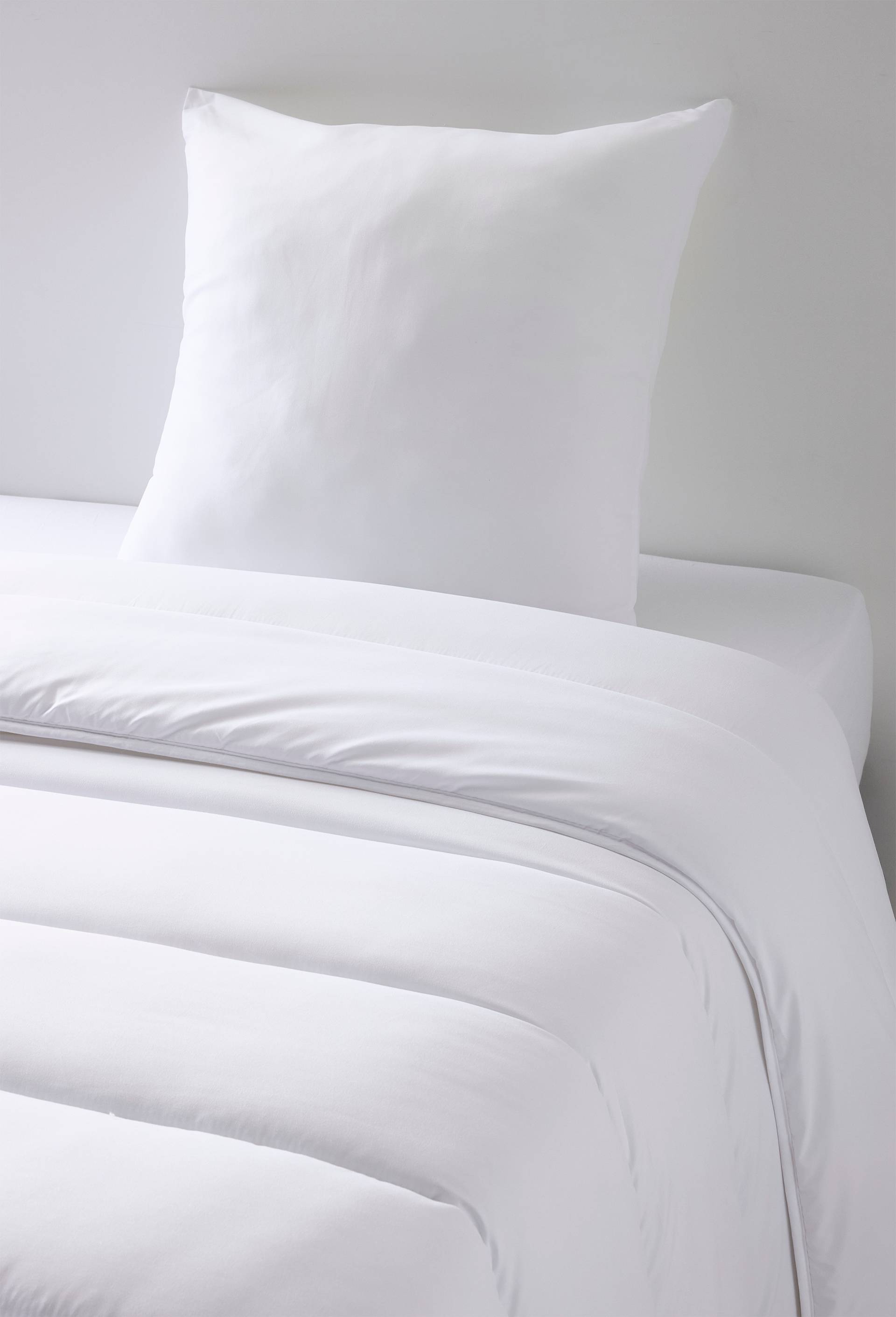 Couette microfibre, 220x240cm, 100% polyester, Blanc, large image number 0.0