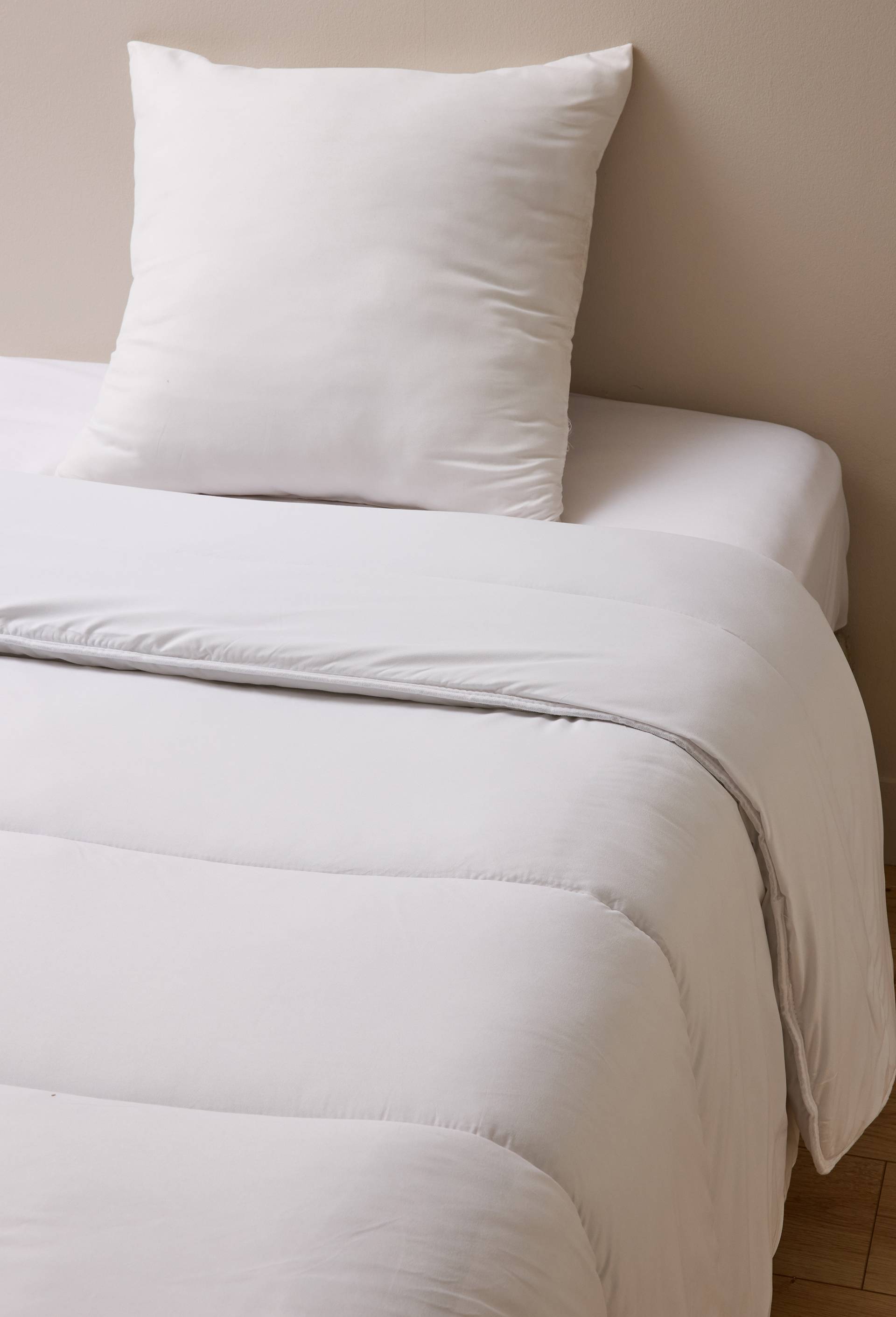 Couette microfibre, 220x240cm, 100% polyester, Blanc, large image number 0