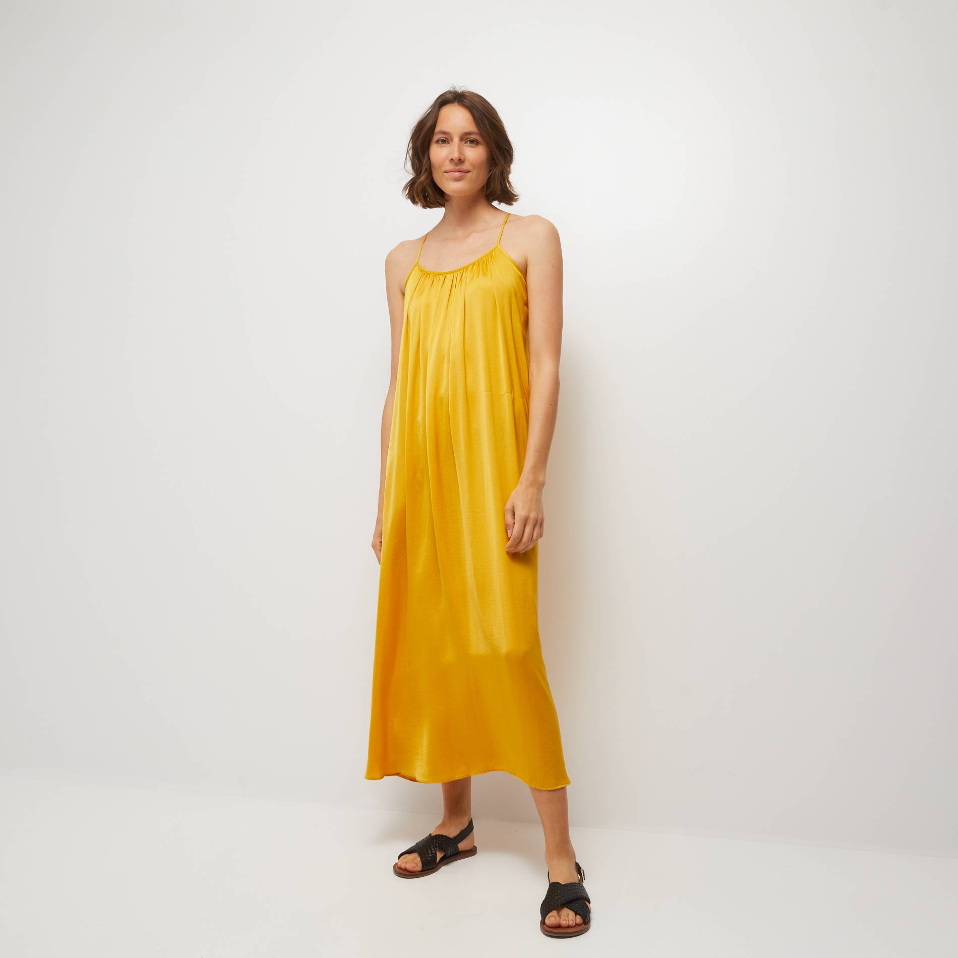 Robe longue fluide fines bretelles effet satin&eacute;, Jaune, large image number 0