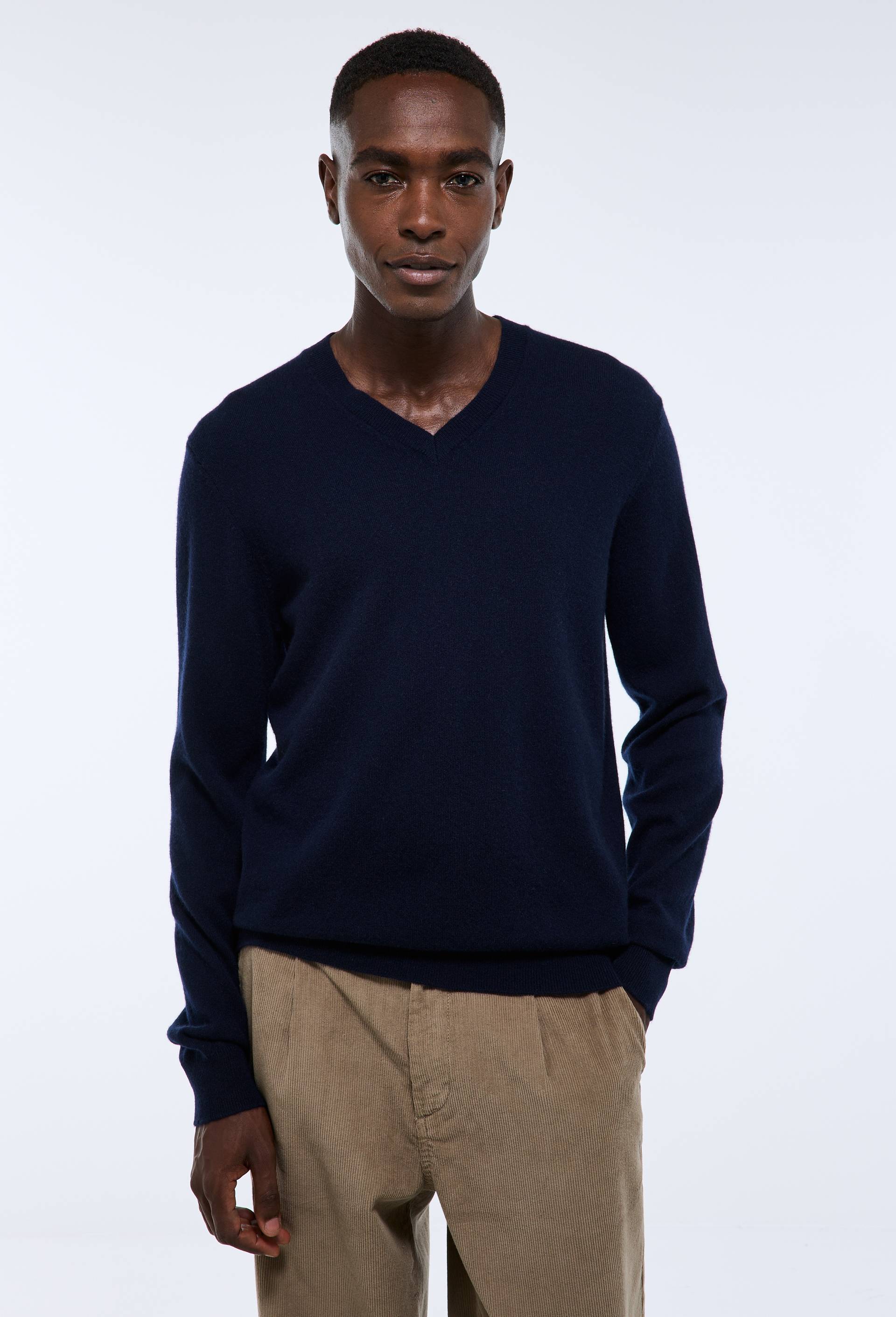Pull col V en 100% cachemire, Bleu fonc&eacute;, swatch image