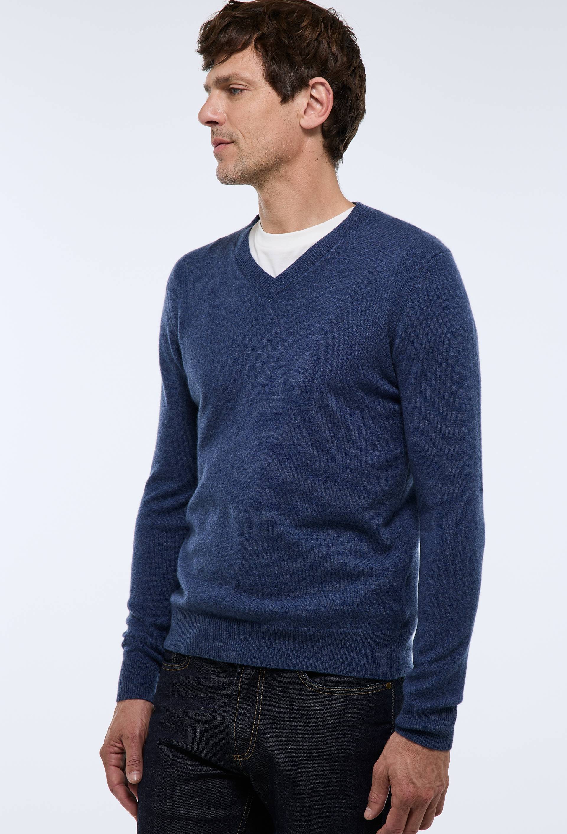 Pull col V en 100% cachemire, Bleu fonc&eacute;, swatch image