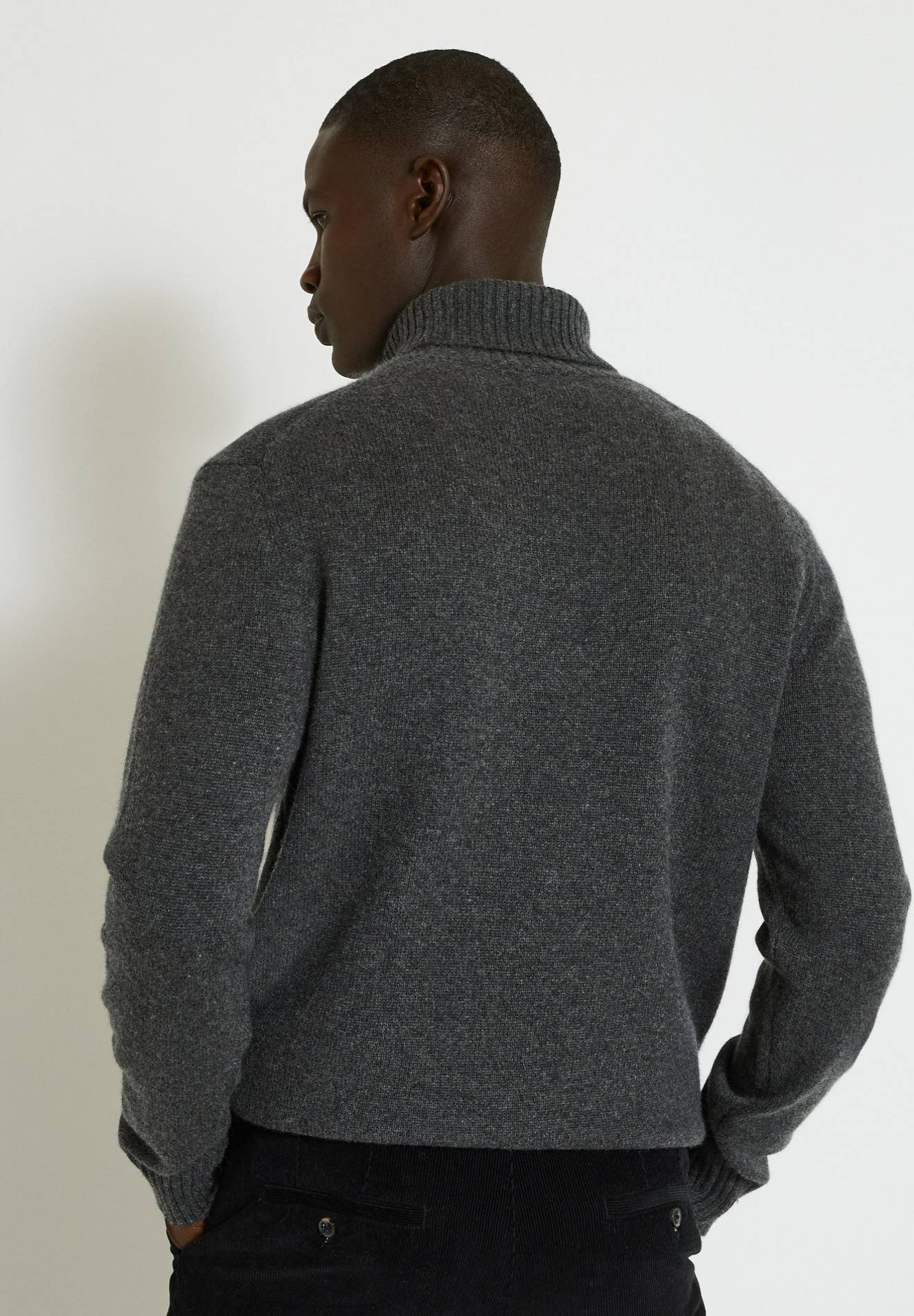 Pull col roul&eacute; en 100% cachemire, Gris fonc&eacute;, large image number 6