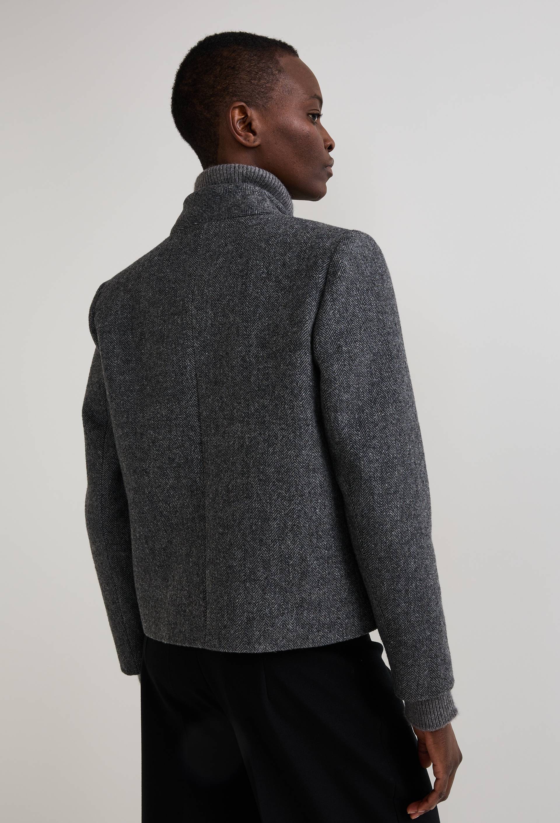 Manteau court à motifs chevron contenant de la laine, Gris foncé, large image number 1.0