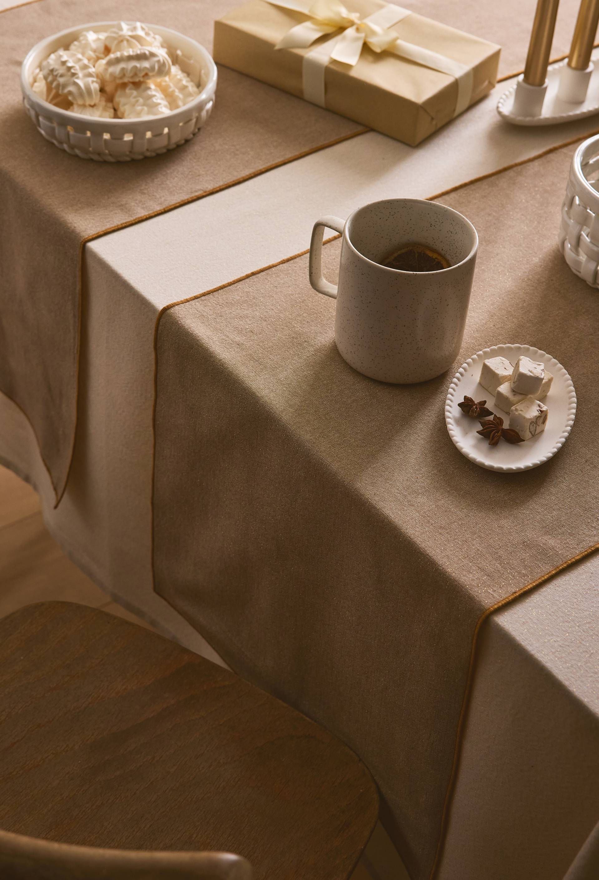 Chemin de table avec lurex or et finition fantaisie, 40x150 cm, en coton, Beige clair, large image number 0