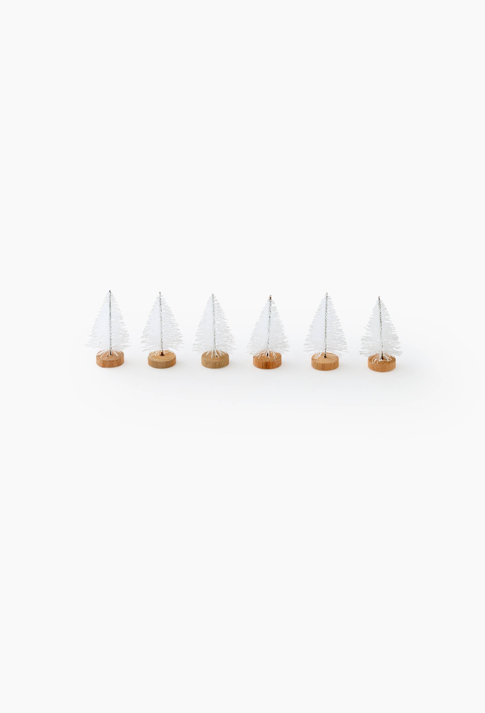 Boite de 6 mini sapins, 6cm, en plastique, Blanc, large image number 0
