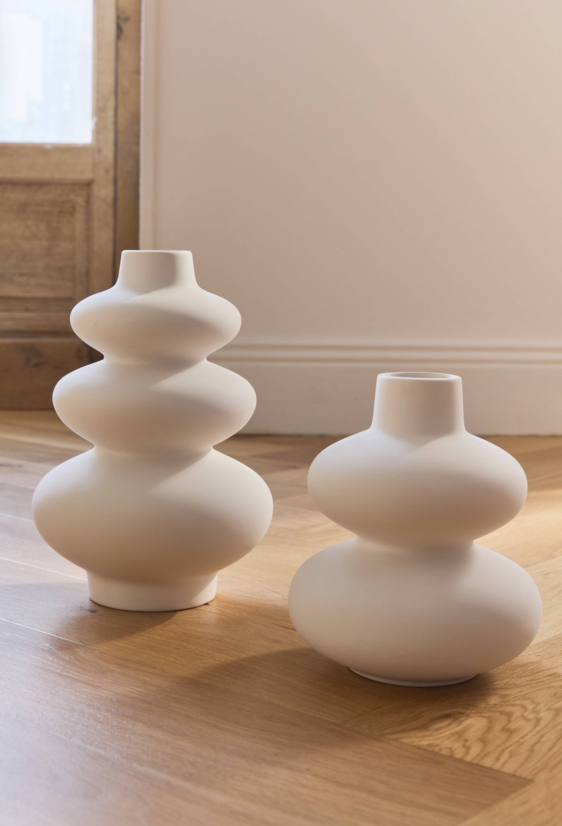 Vase ondul&eacute;, 19xH29cm, en c&eacute;ramique, Blanc, large image number 2