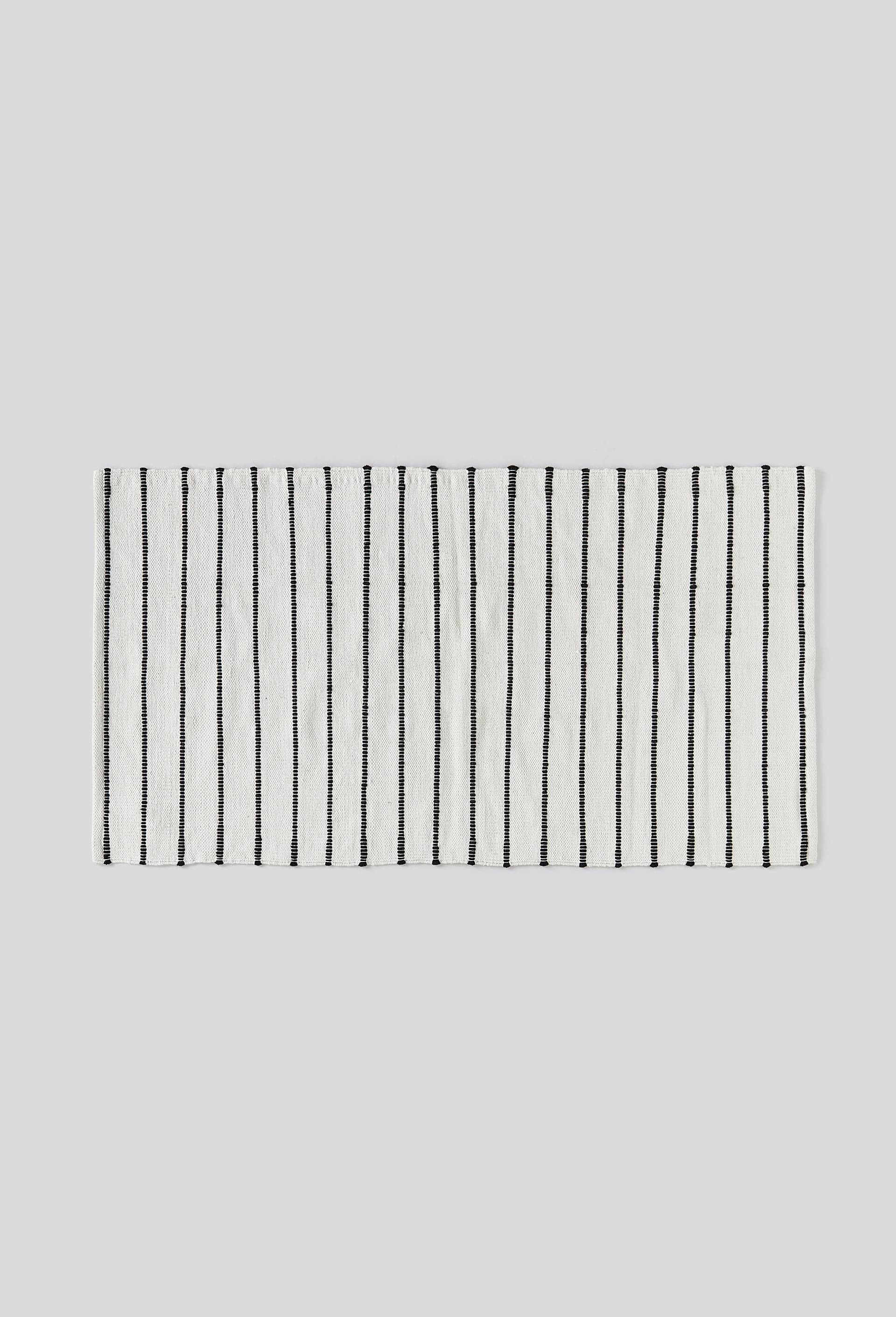 Tapis pointillé, Ecru, large image number 0