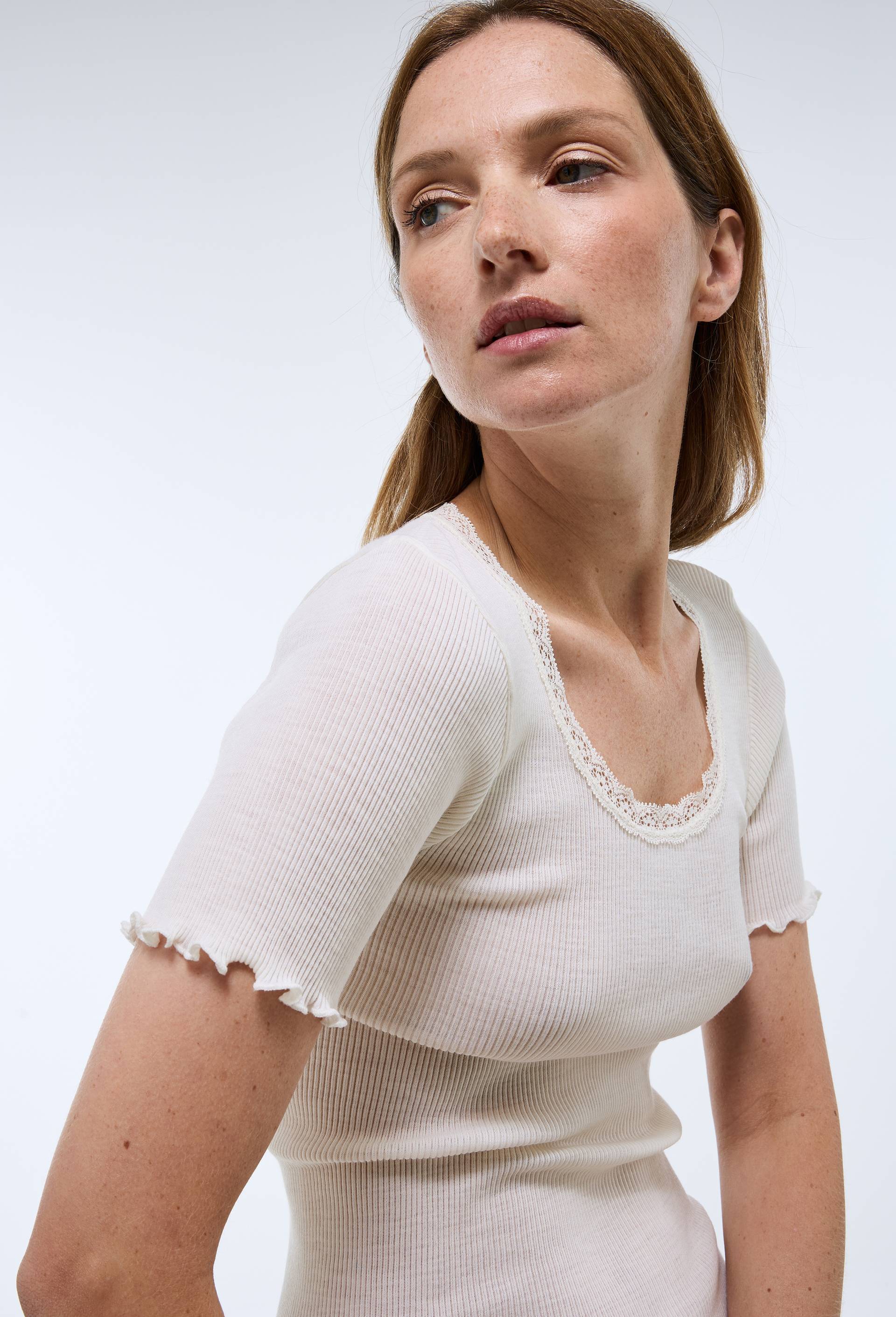 T-shirt manches courtes en laine et soie avec dentelle, Ecru, large image number 1