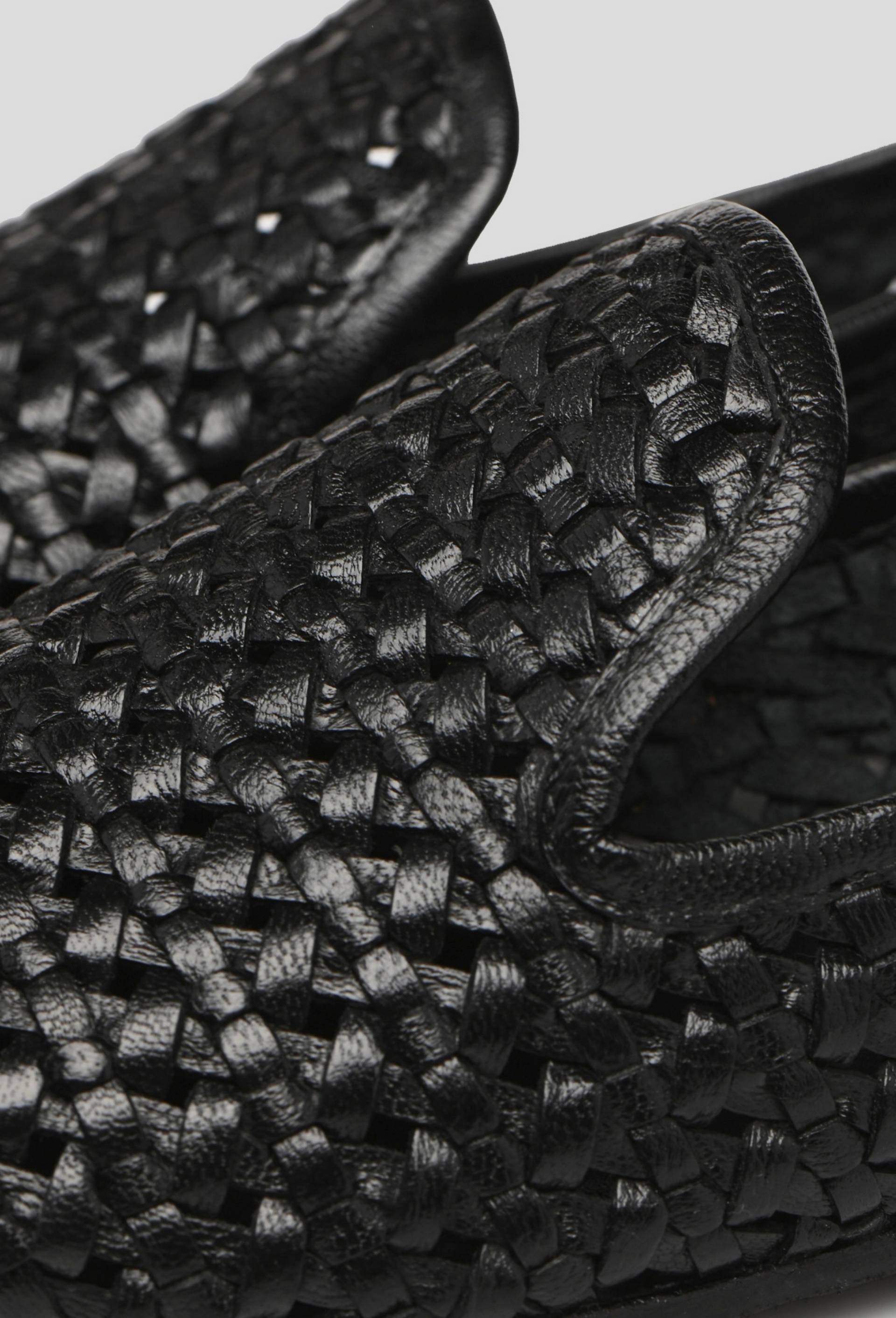 Slippers tressés en cuir, Noir, large image number 2.0