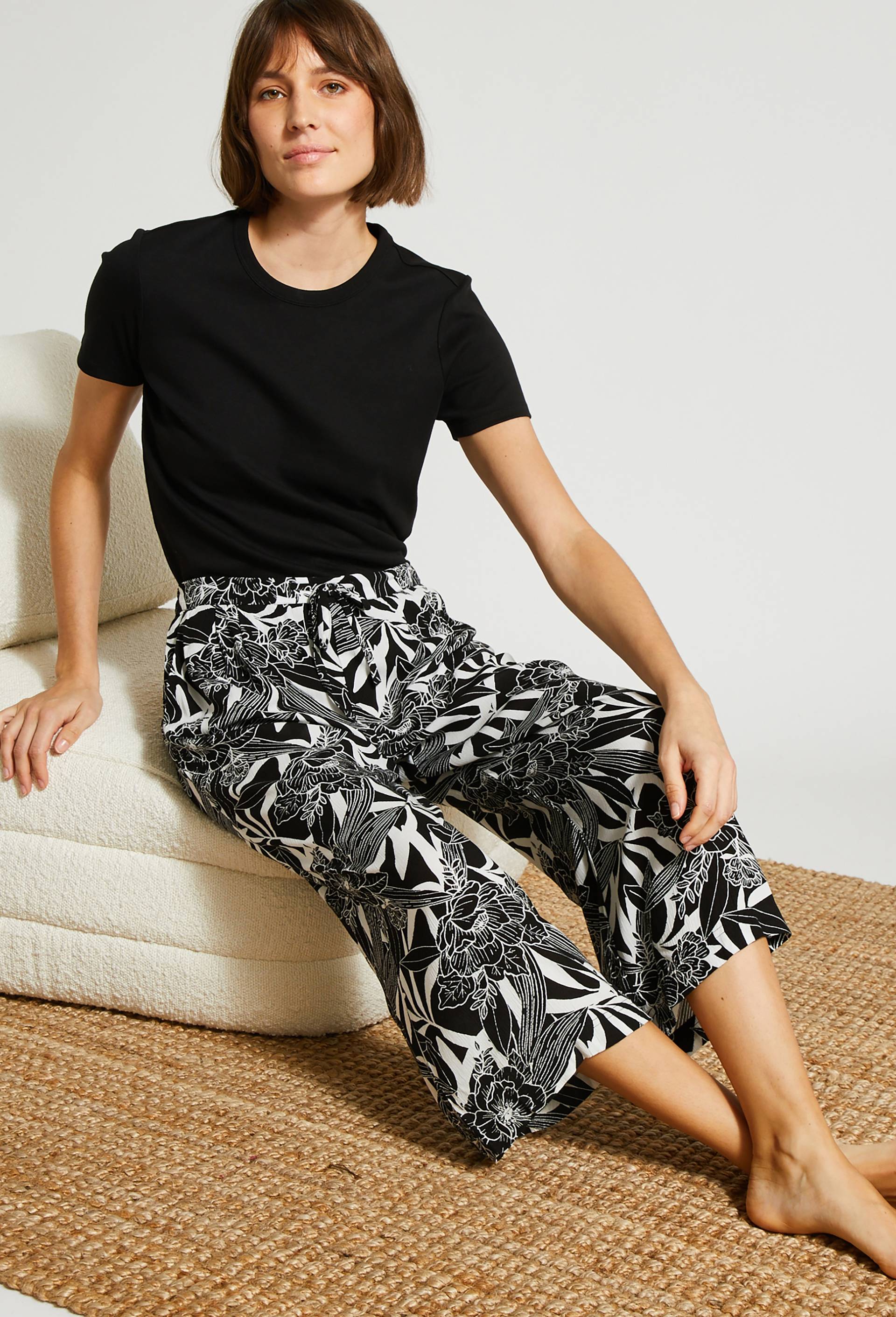 Pantalon large en viscose ECOVERO, Noir, large image number 0.0
