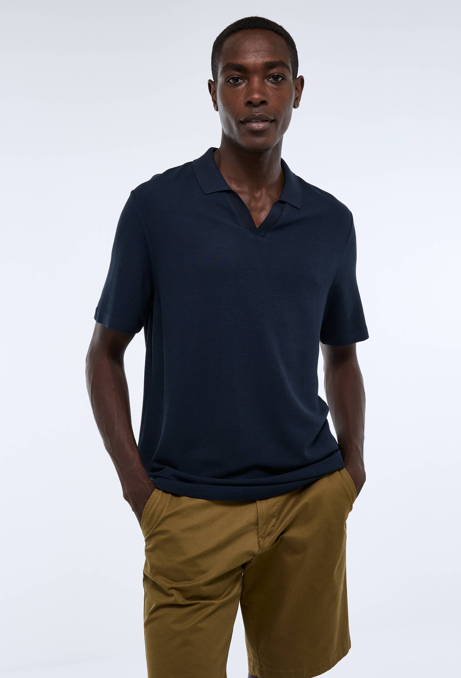 Polo manches courtes en viscose, Bleu foncé, swatch image
