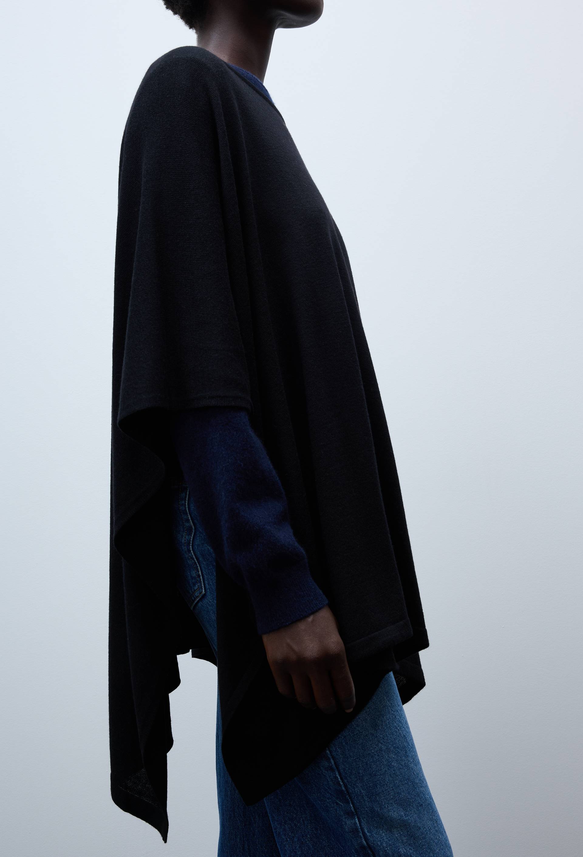 Poncho contenant de la laine, Noir, large image number 1.0