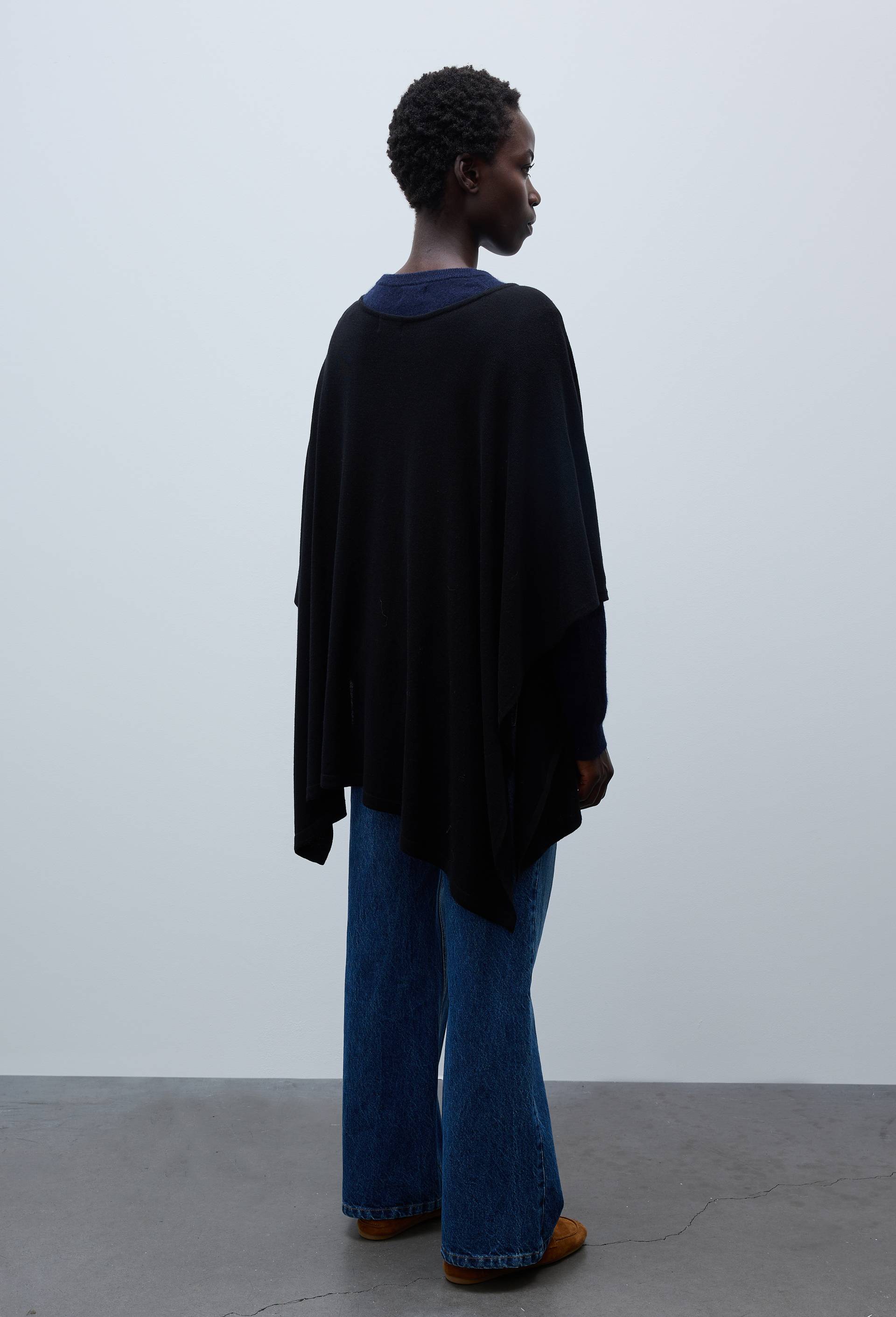 Poncho contenant de la laine, Noir, large image number 2.0