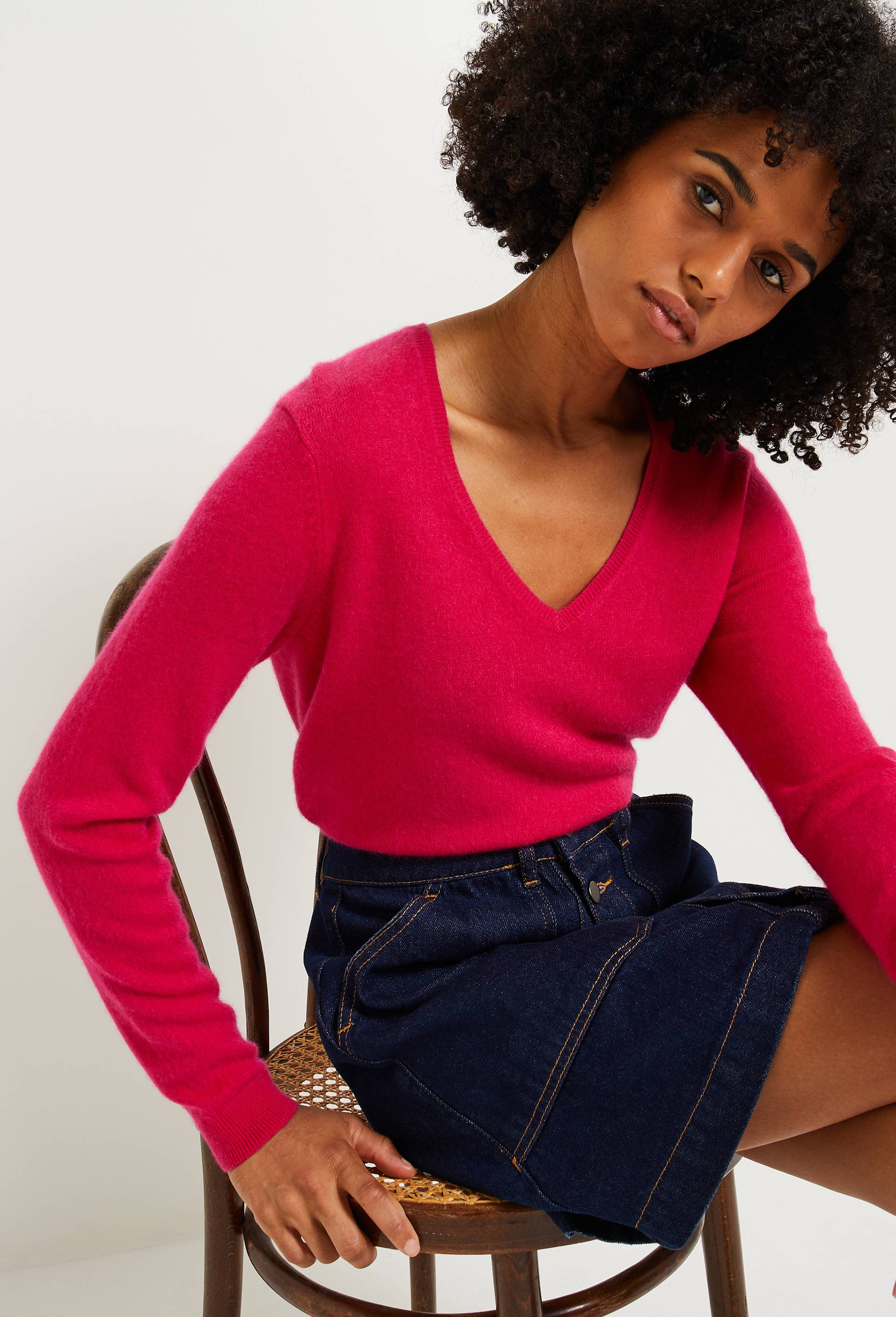 Pull uni col V en 100% cachemire, Rose fonc&eacute;, swatch image
