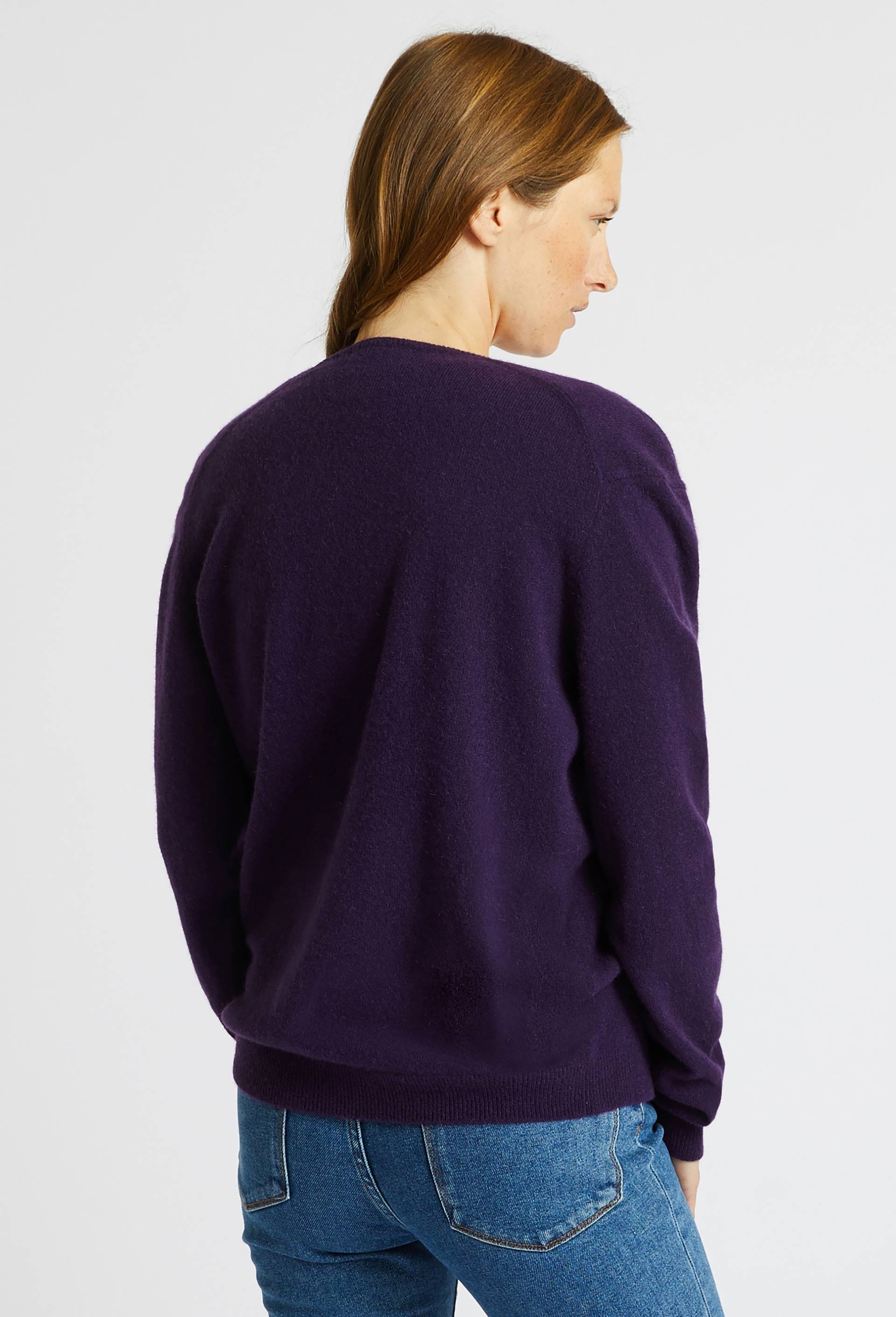 Pull col V en cachemire, Violet foncé, large image number 1