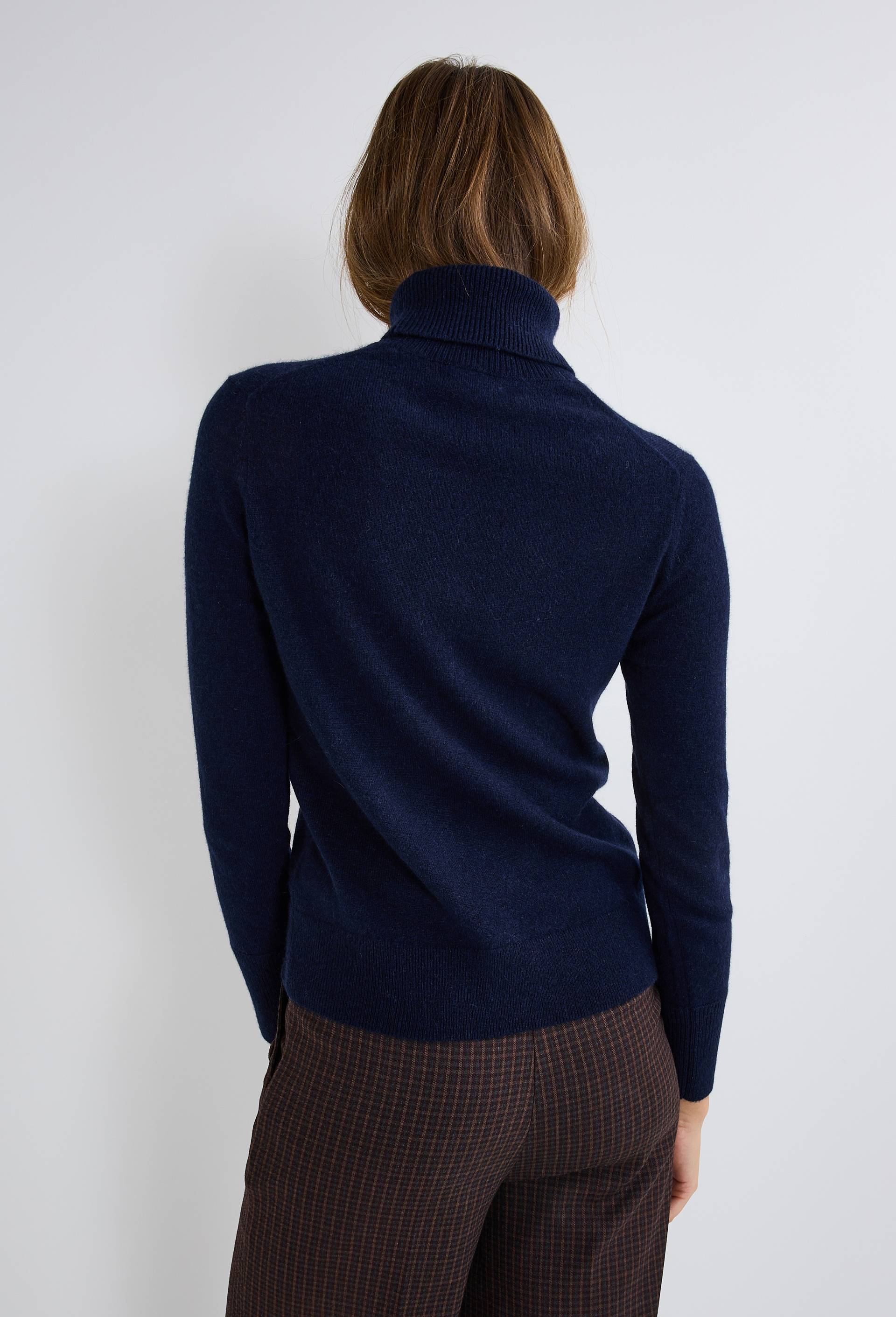 Pull uni col roul&eacute; en 100% cachemire, Bleu fonc&eacute;, large image number 1