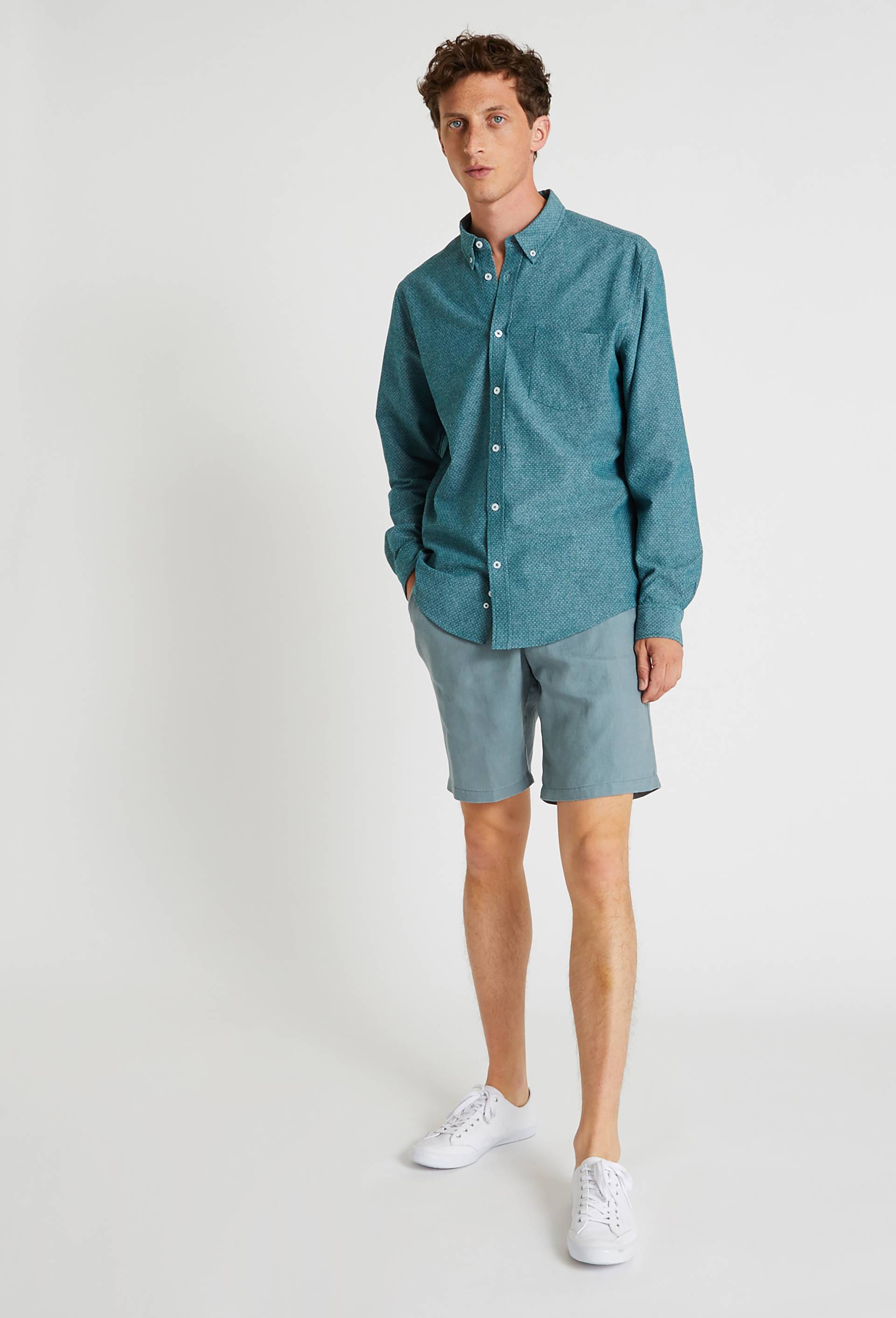Bermuda boutonné en lin, Vert clair, swatch image