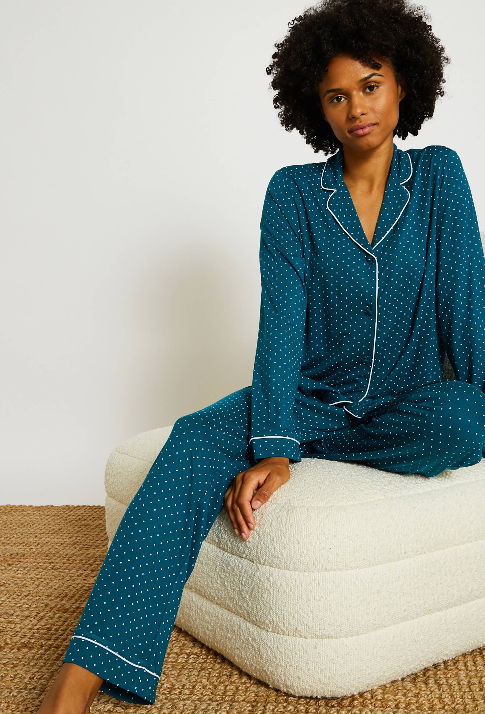 Pyjama col tailleur à pois en viscose ECOVERO, Vert foncé, large image number 0.0