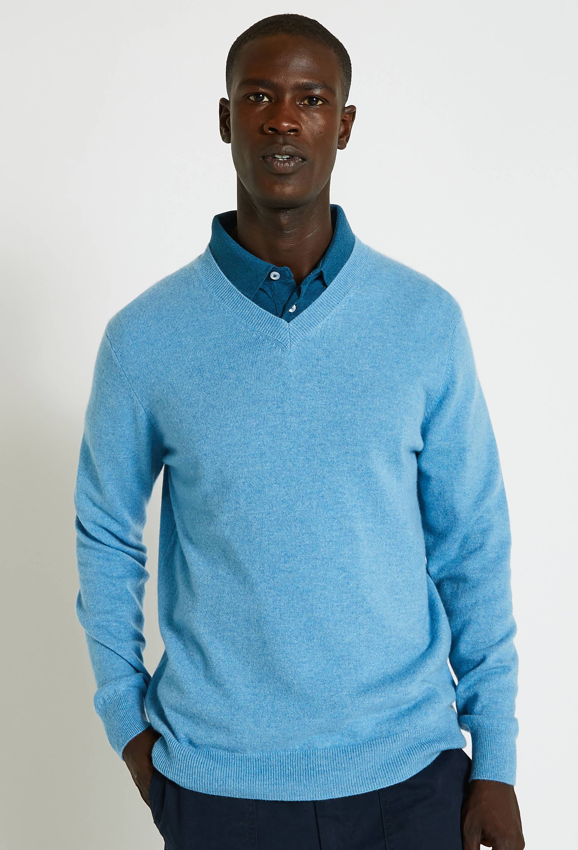 Pull col V en 100% cachemire, Bleu, swatch image