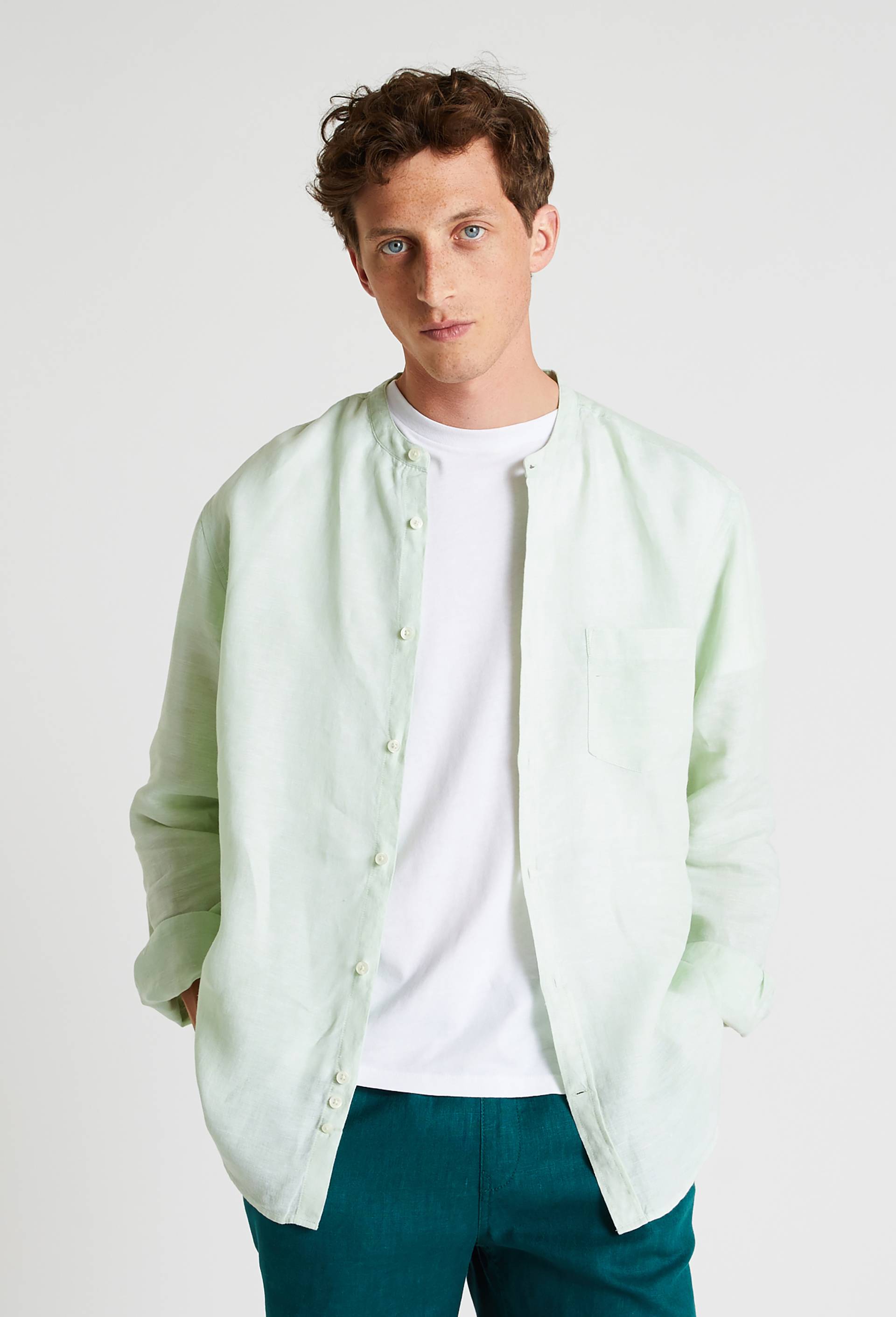 Chemise manches longues col mao en lin, Vert clair, swatch image