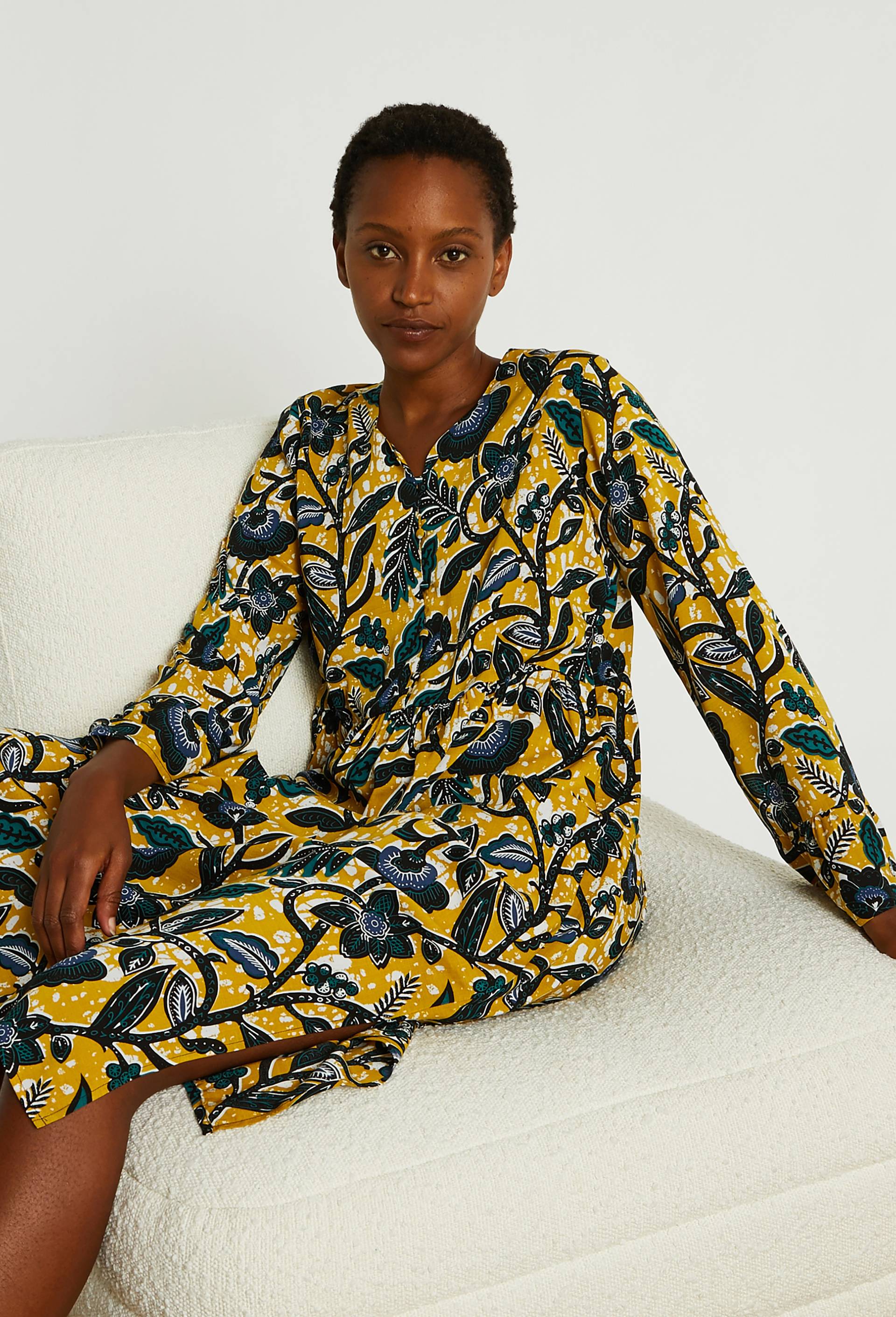 Chemise de nuit manches évasées en viscose ECOVERO, Jaune foncé, large image number 0.0