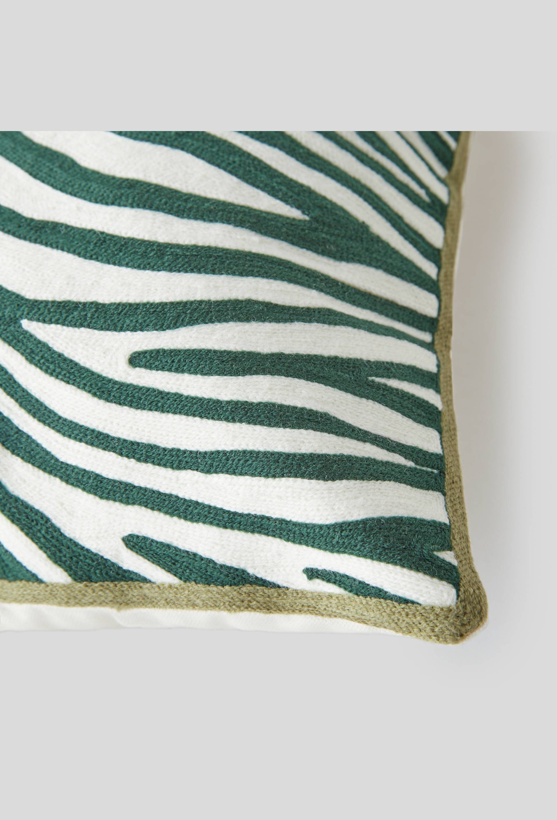 Coussin zébré, 45x45cm, 100% coton, oekotex, Vert foncé, large image number 1